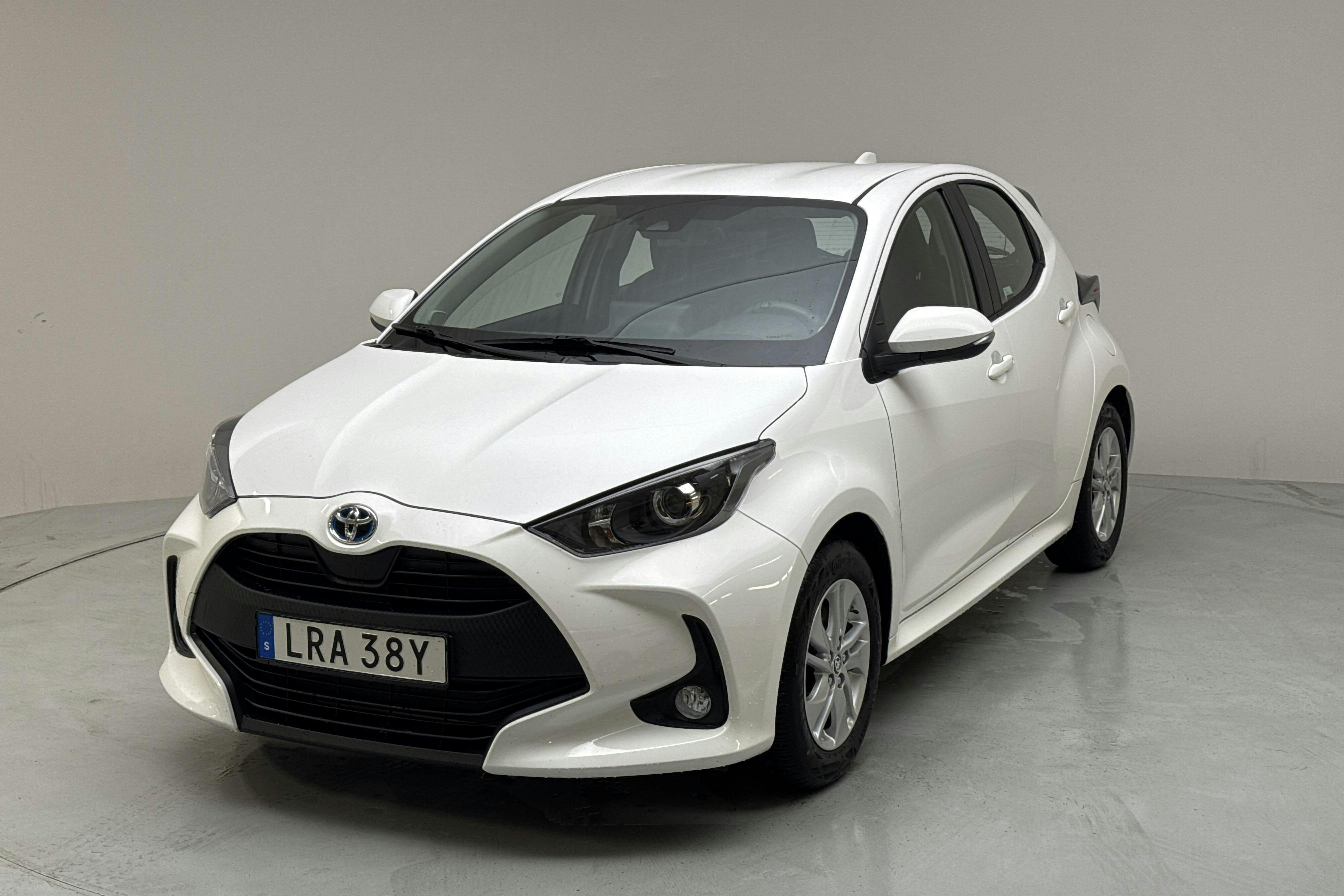 Toyota Yaris 1.5 Hybrid 5dr (116hk) - 809 mil - Automat - vit - 2024