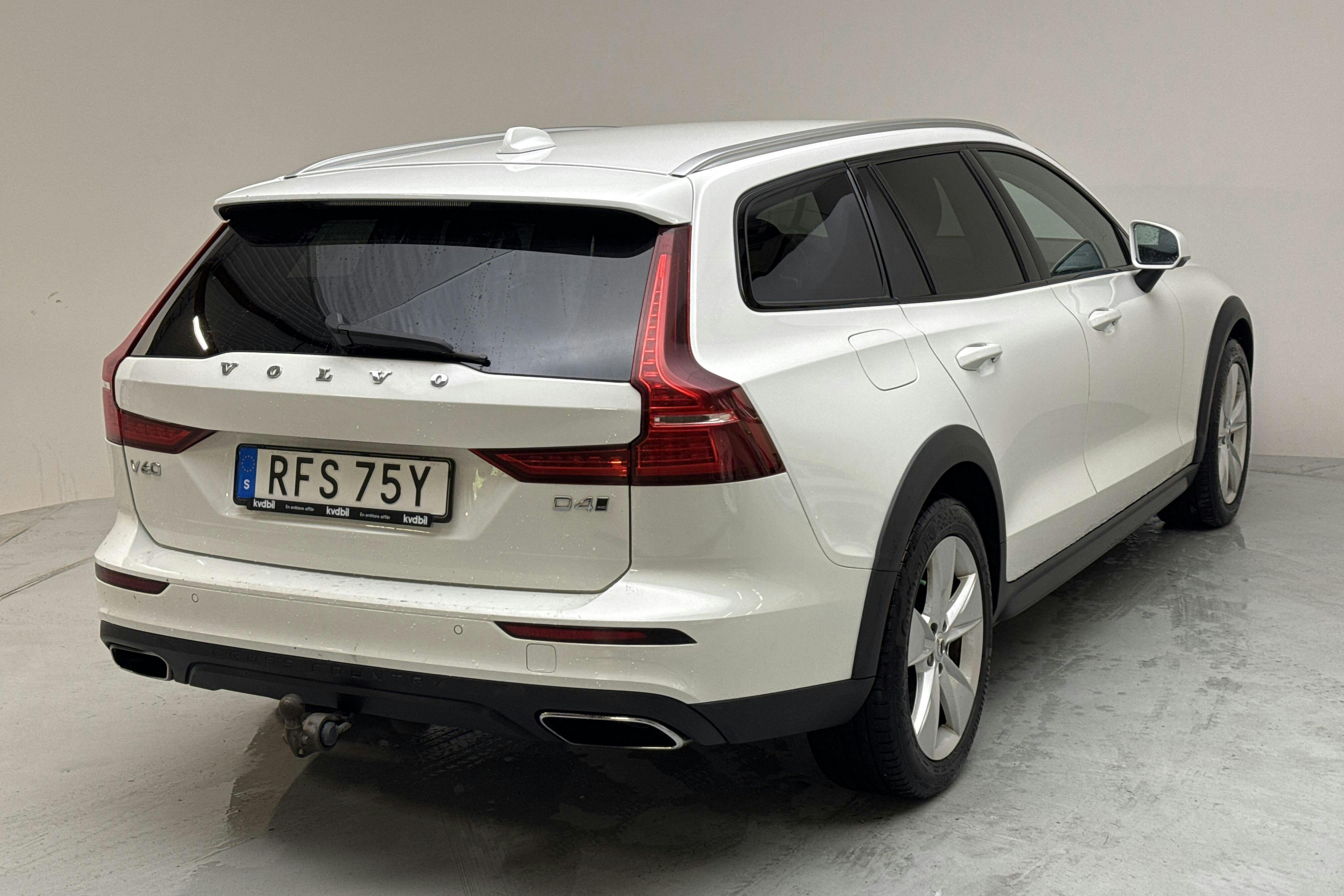 Volvo V60 D4 Cross Country AWD (190hk) - 25 283 mil - Automat - vit - 2020