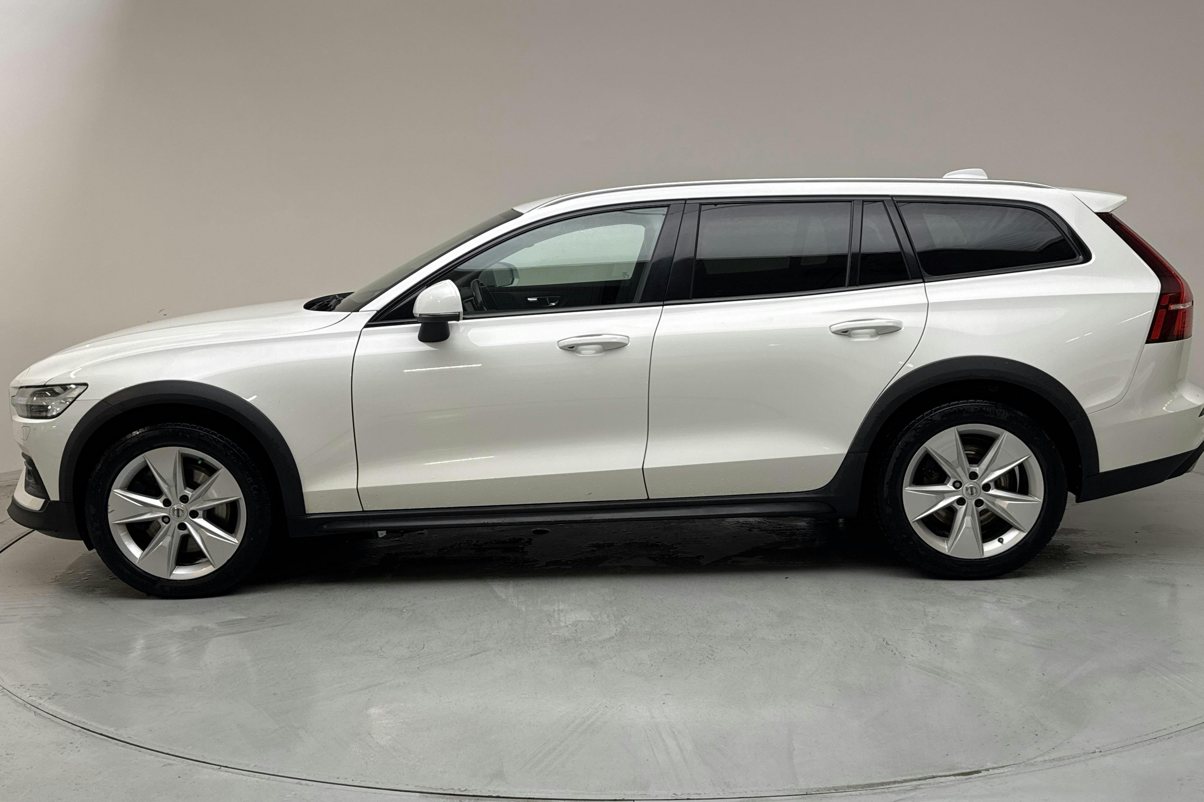 Volvo V60 D4 Cross Country AWD (190hk) - 25 283 mil - Automat - vit - 2020