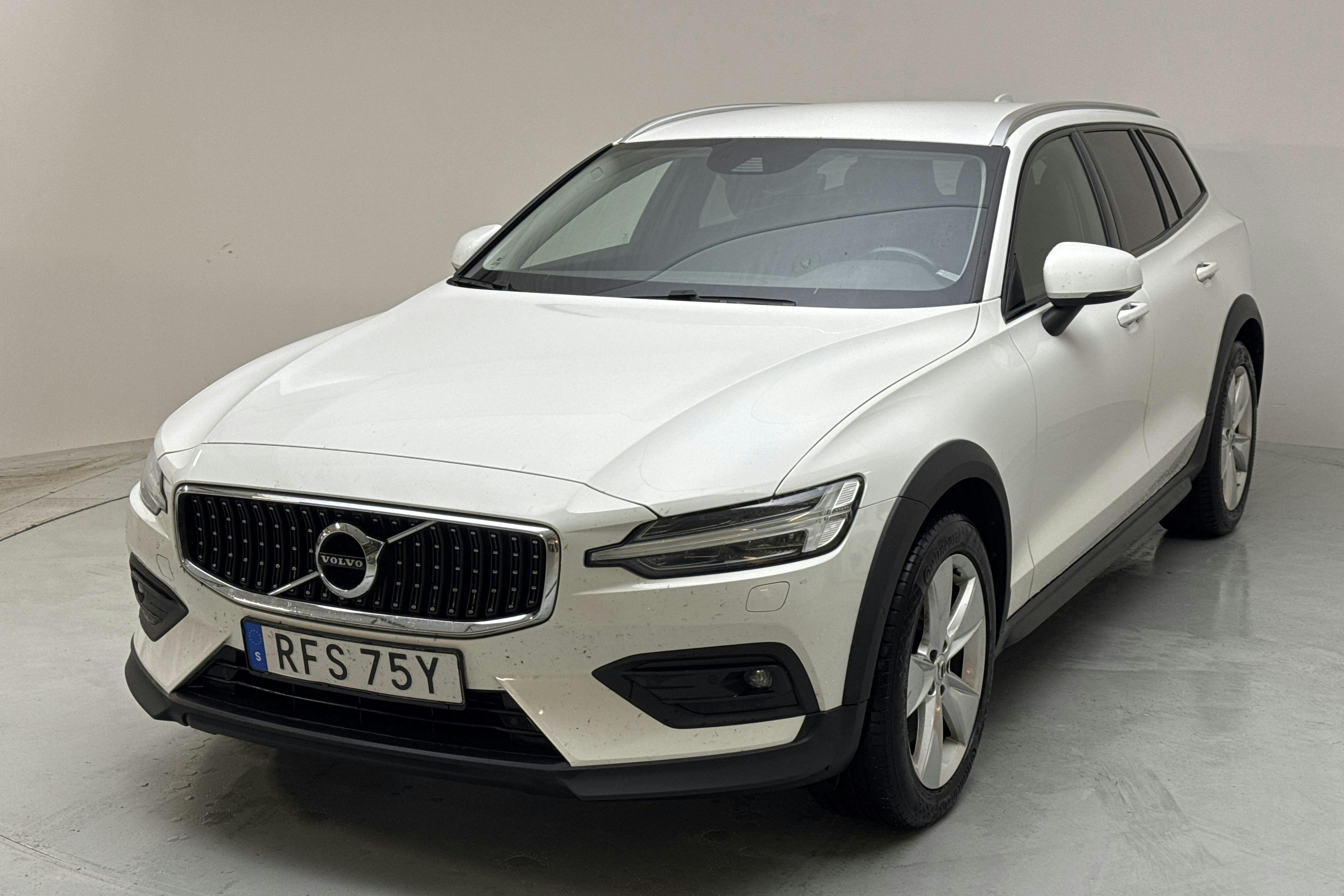 Volvo V60 D4 Cross Country AWD (190hk) - 25 283 mil - Automat - vit - 2020