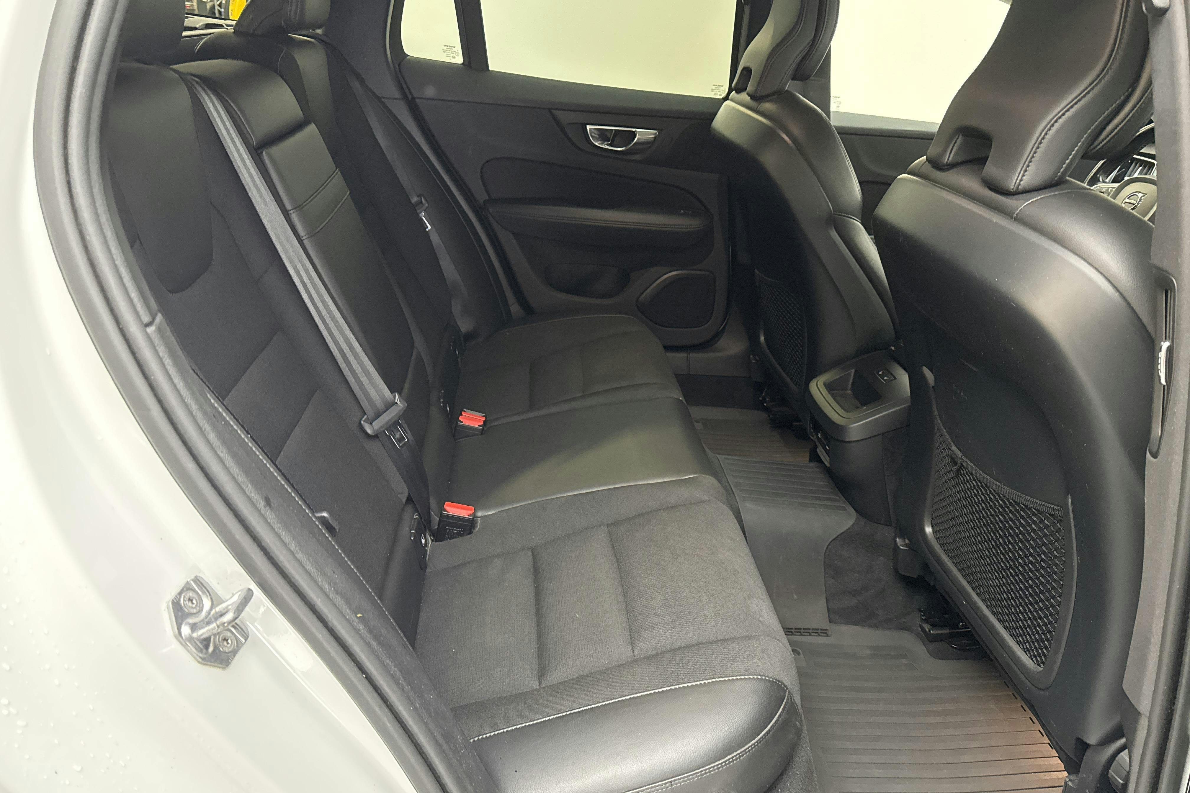 Volvo V60 D4 Cross Country AWD (190hk) - 25 283 mil - Automat - vit - 2020