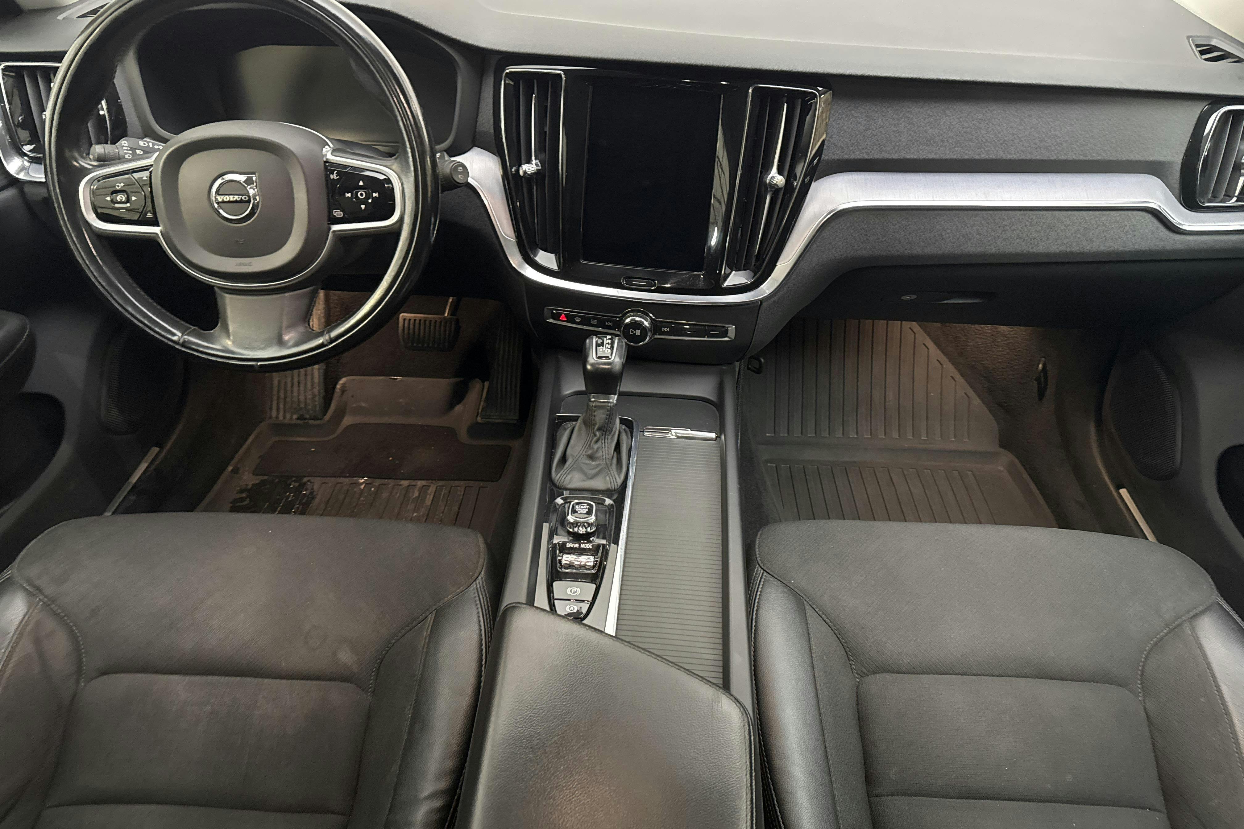 Volvo V60 D4 Cross Country AWD (190hk) - 25 283 mil - Automat - vit - 2020