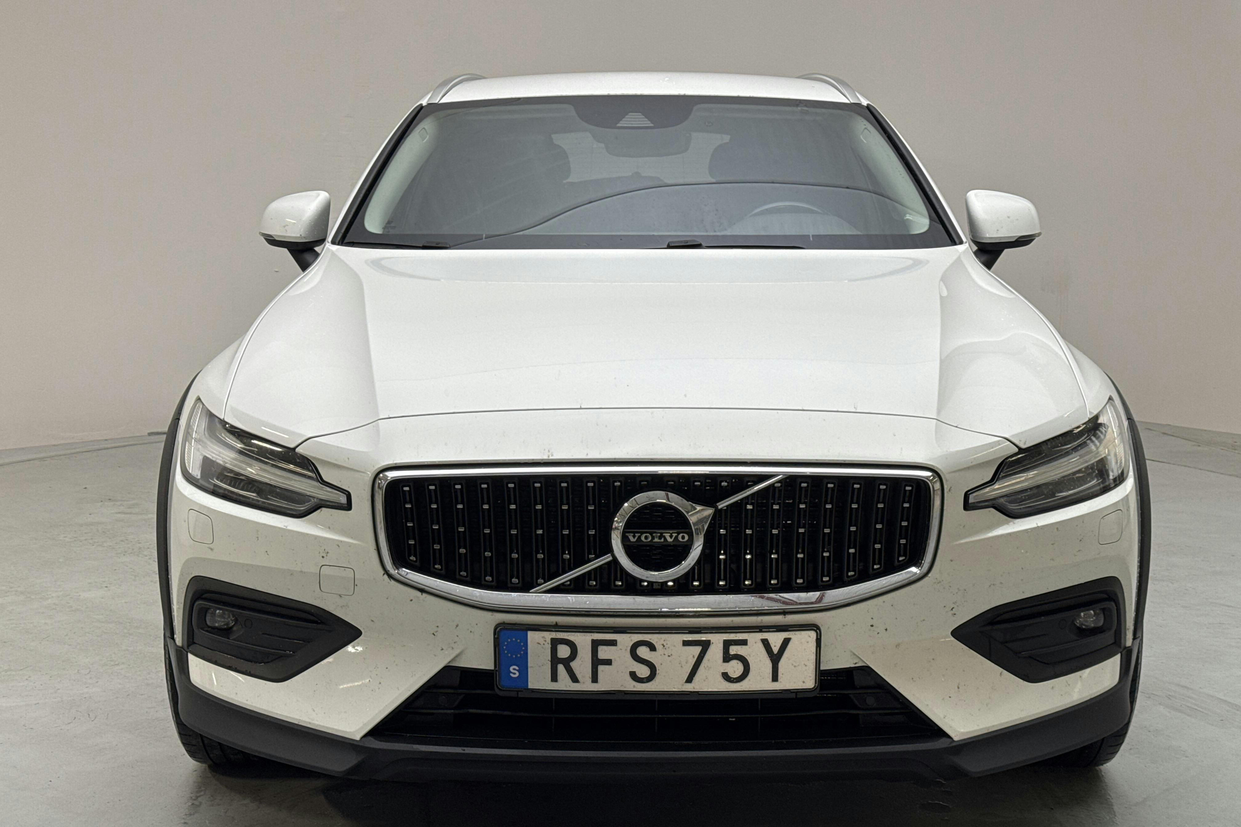 Volvo V60 D4 Cross Country AWD (190hk) - 25 283 mil - Automat - vit - 2020
