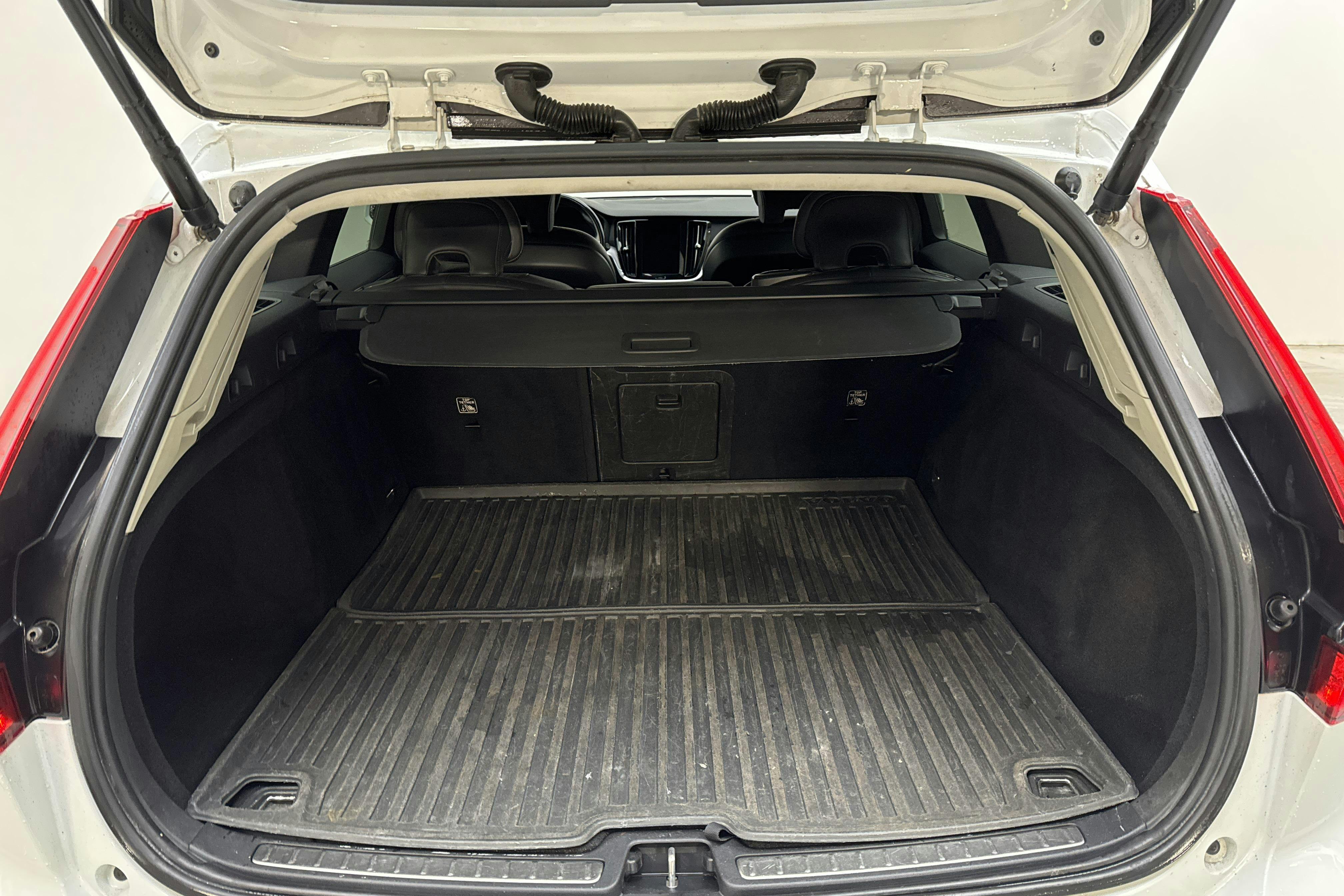 Volvo V60 D4 Cross Country AWD (190hk) - 25 283 mil - Automat - vit - 2020