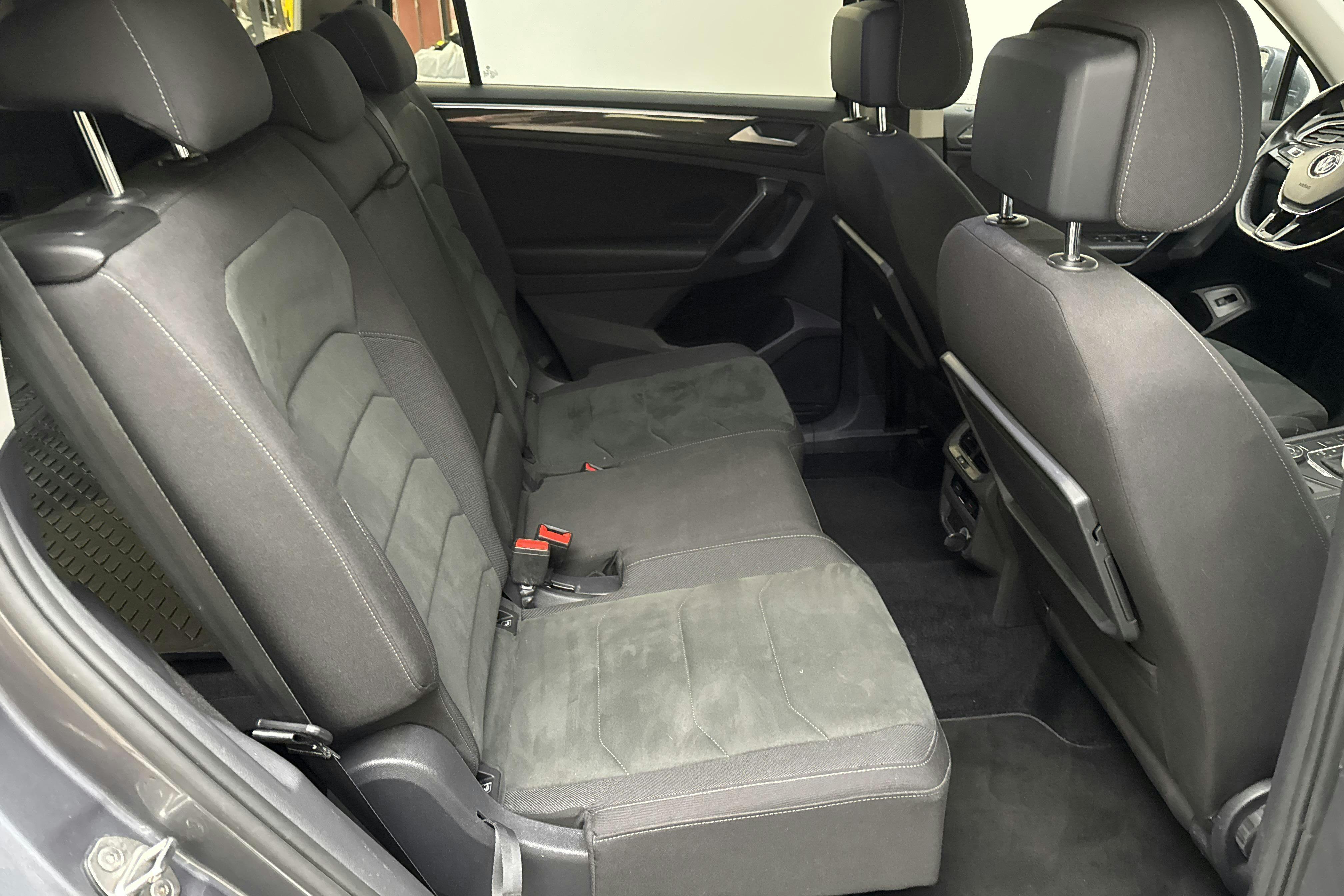 VW Tiguan Allspace 2.0 TDI 4MOTION (200hk) - 19 955 mil - Automat - Dark Grey - 2021