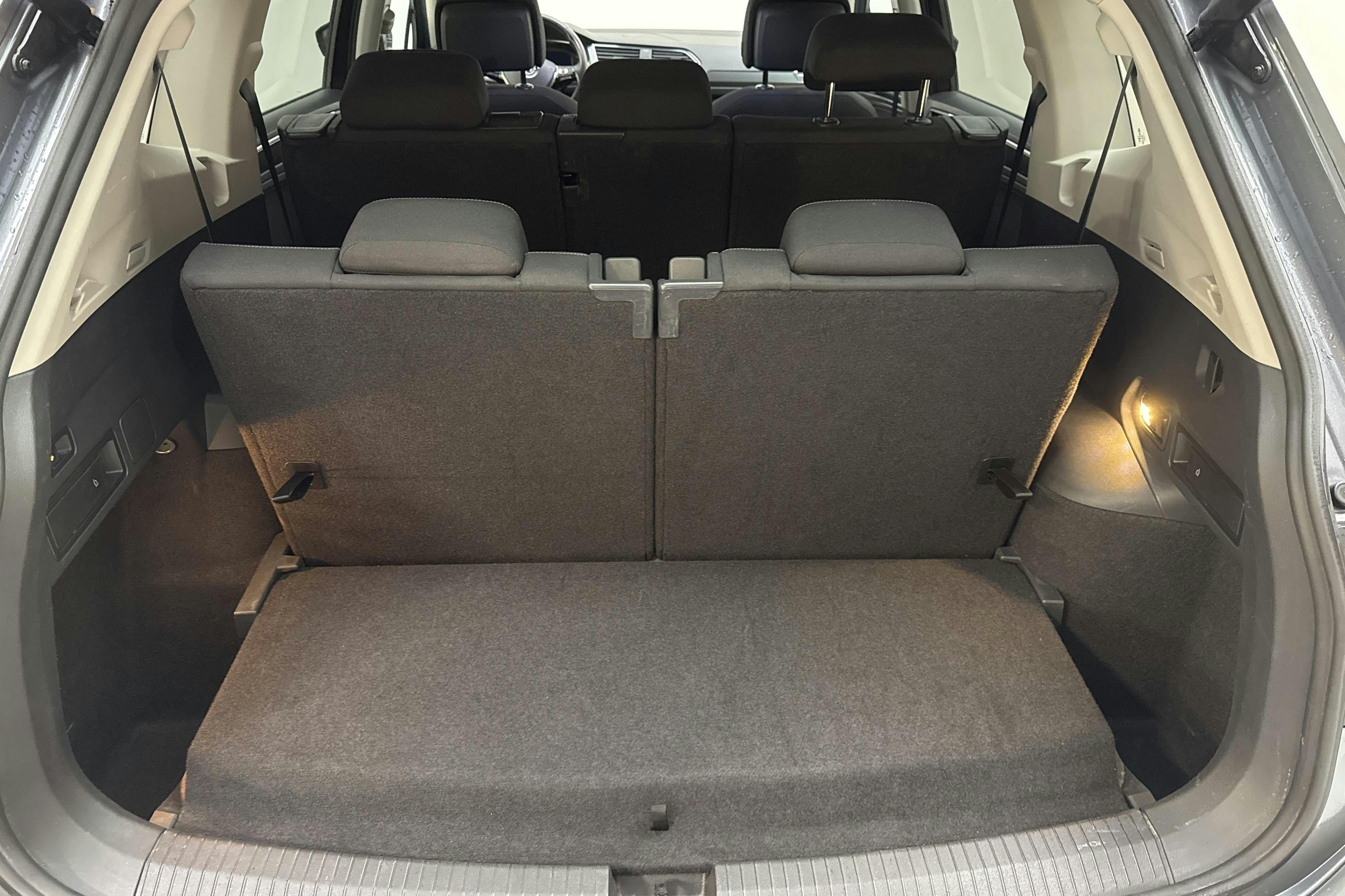 VW Tiguan Allspace 2.0 TDI 4MOTION (200hk) - 19 955 mil - Automat - Dark Grey - 2021