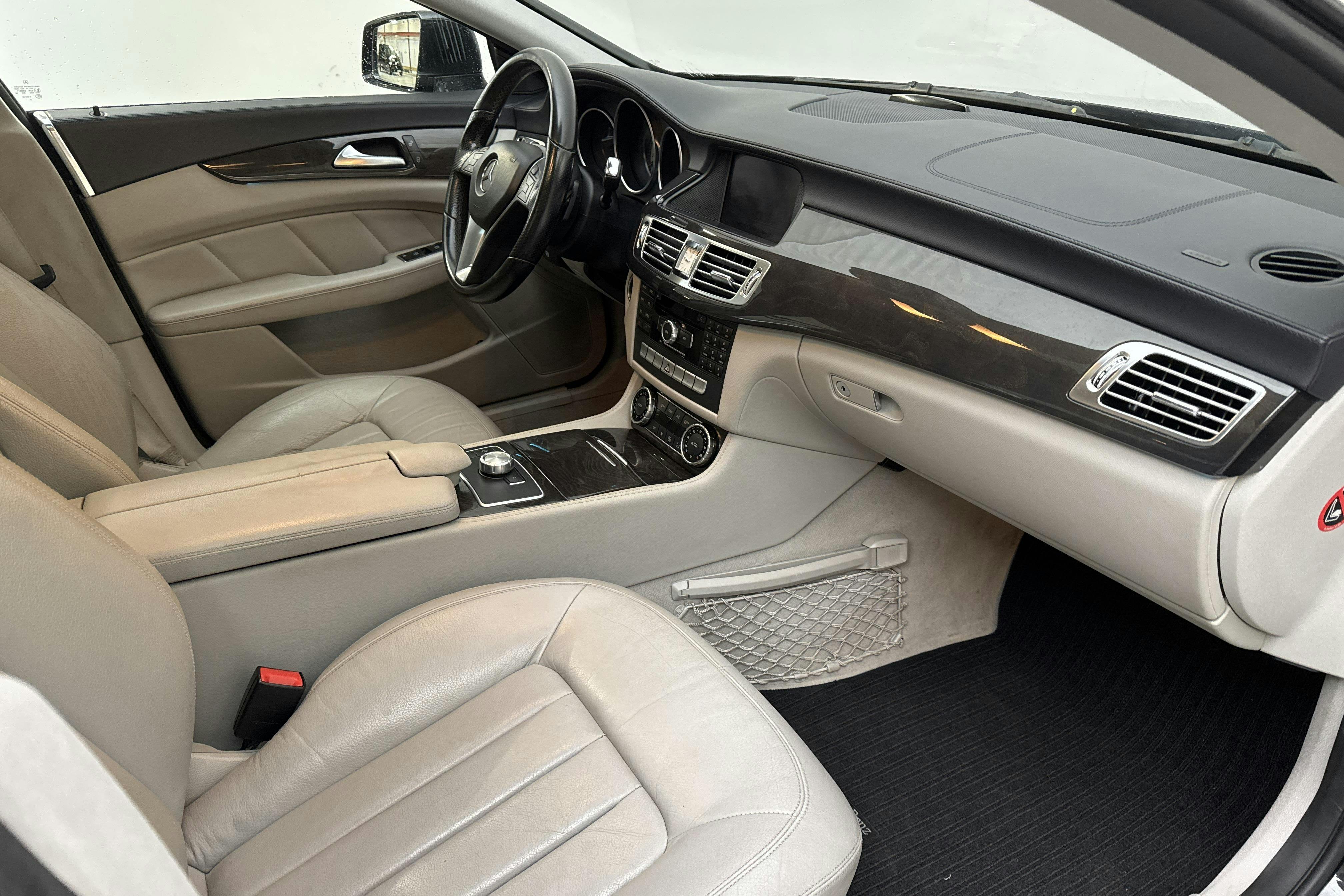 Mercedes CLS 350 CDI (265hk) - 21 638 mil - Automat - svart - 2011