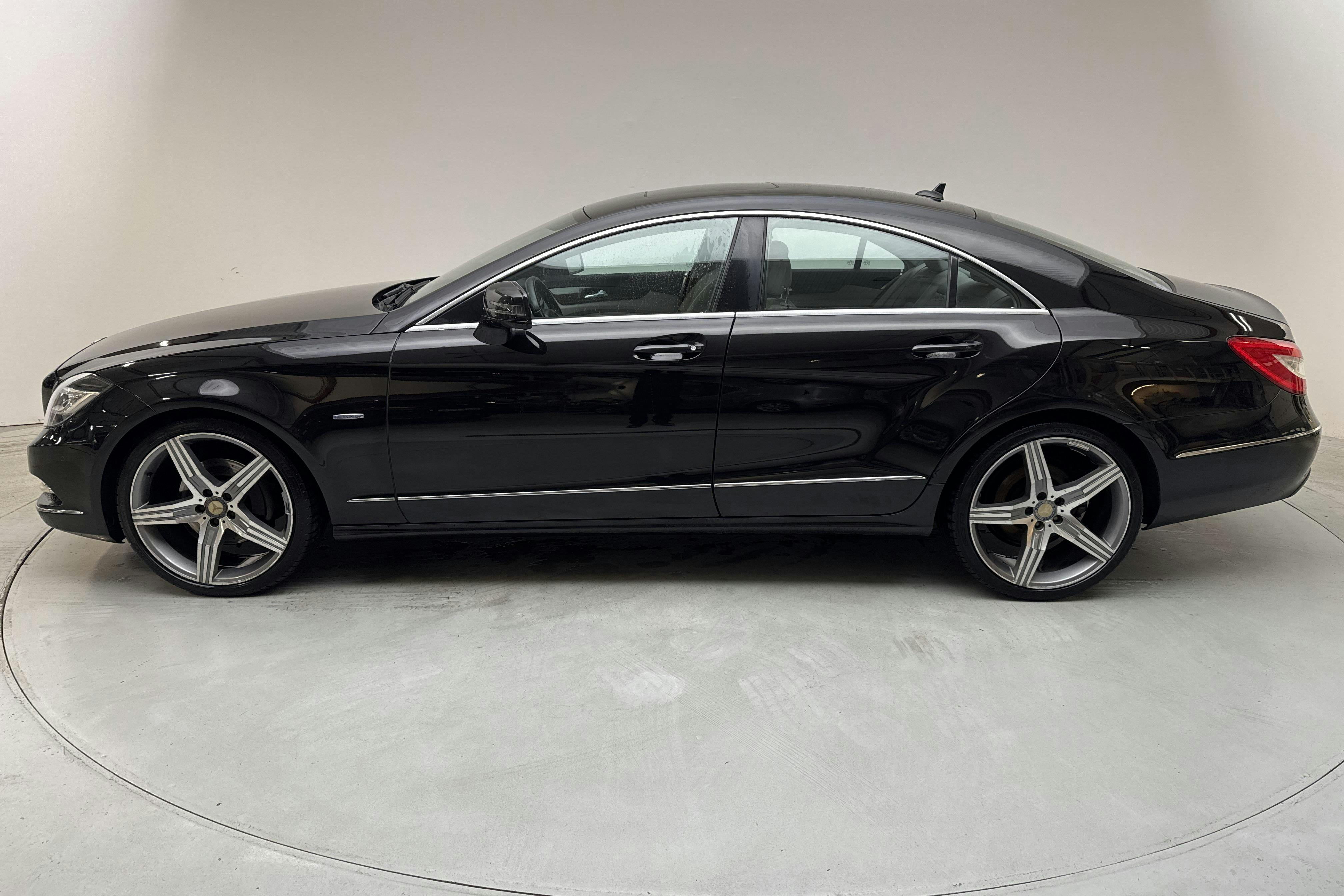 Mercedes CLS 350 CDI (265hk) - 21 638 mil - Automat - svart - 2011