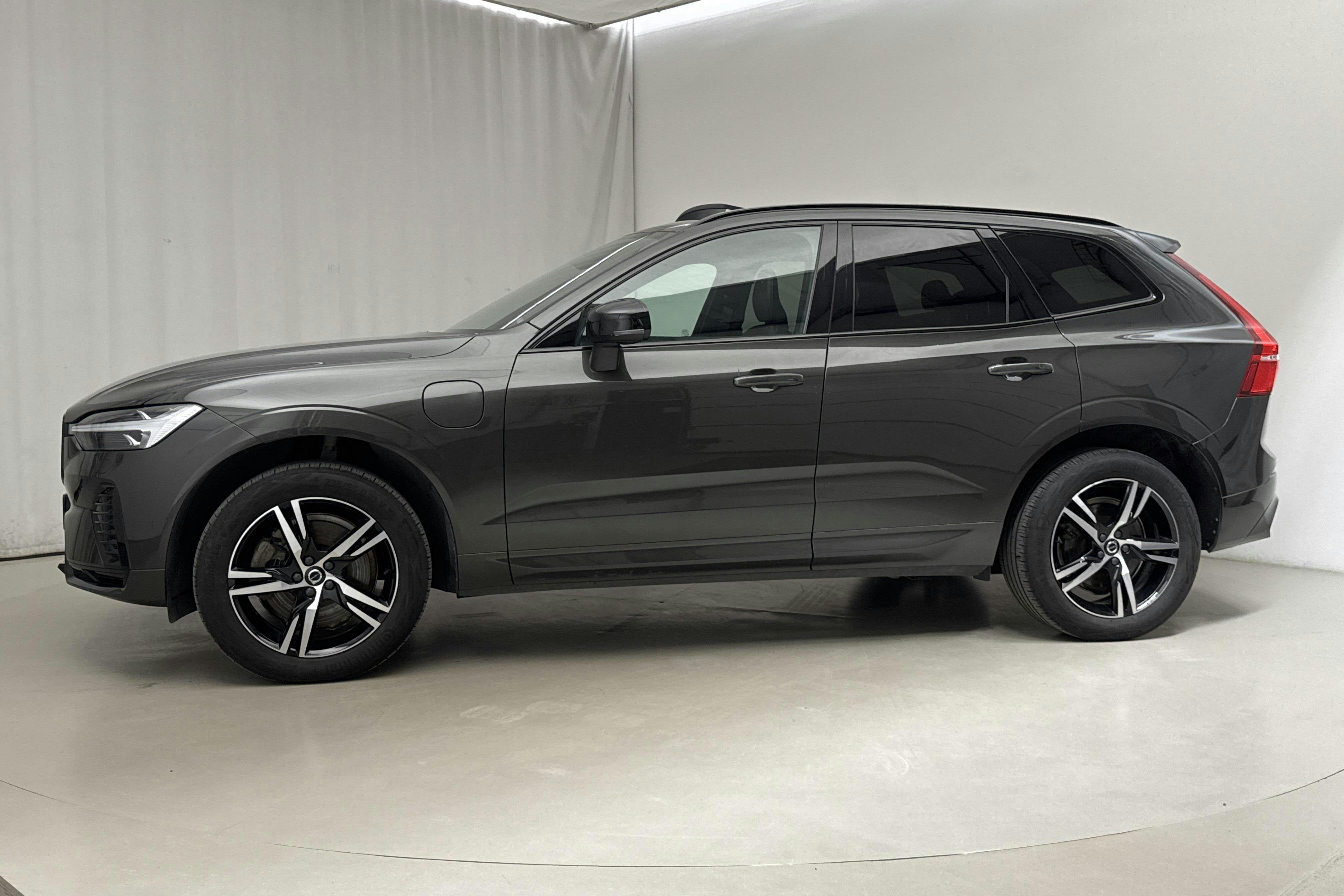 Esitlusfoto 2 aadressil 19: Volvo XC60 T6 AWD Recharge (350hk) - 72 730 km - Automaatne - Dark Grey - 2022