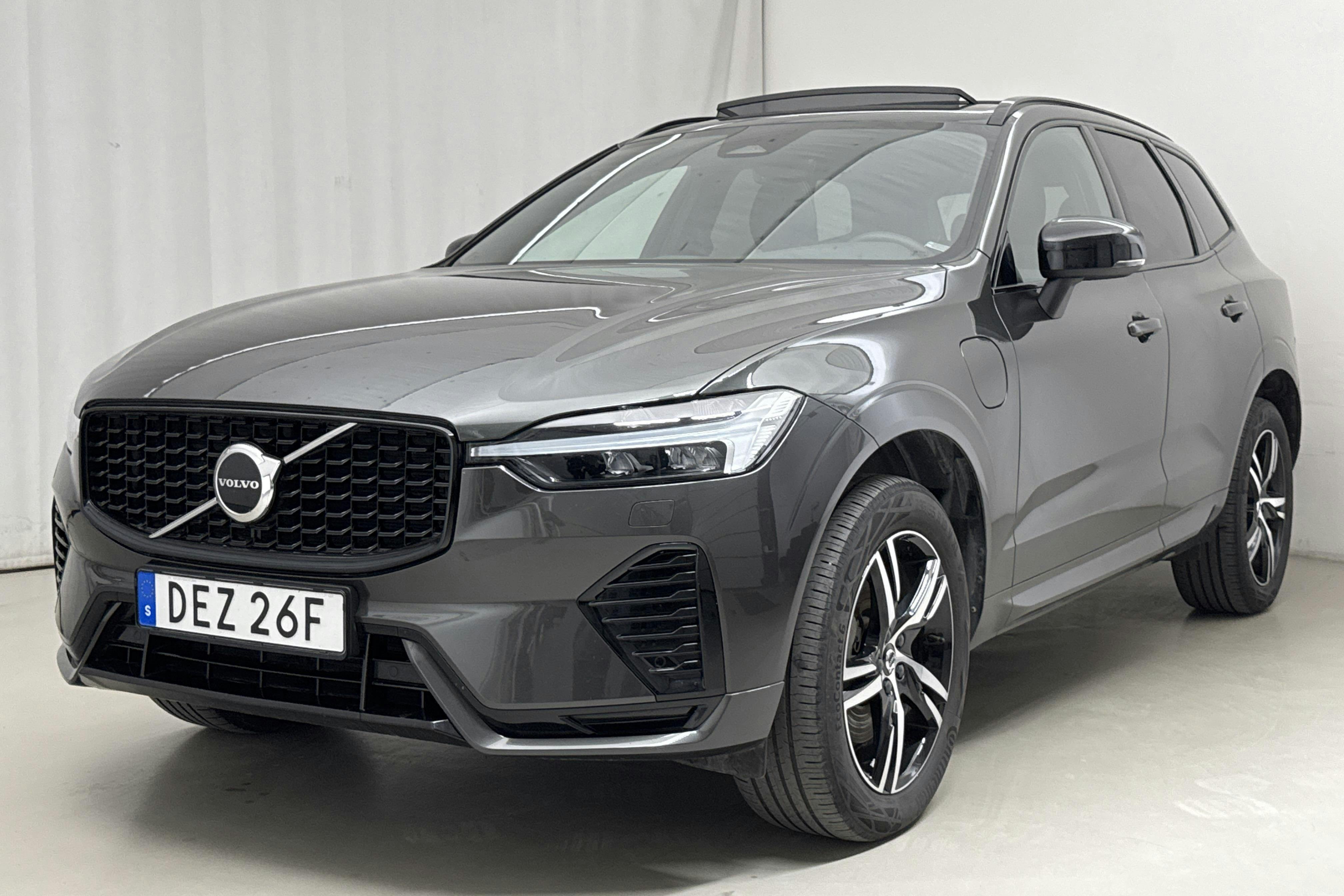 Esitlusfoto 1 aadressil 19: Volvo XC60 T6 AWD Recharge (350hk) - 72 730 km - Automaatne - Dark Grey - 2022