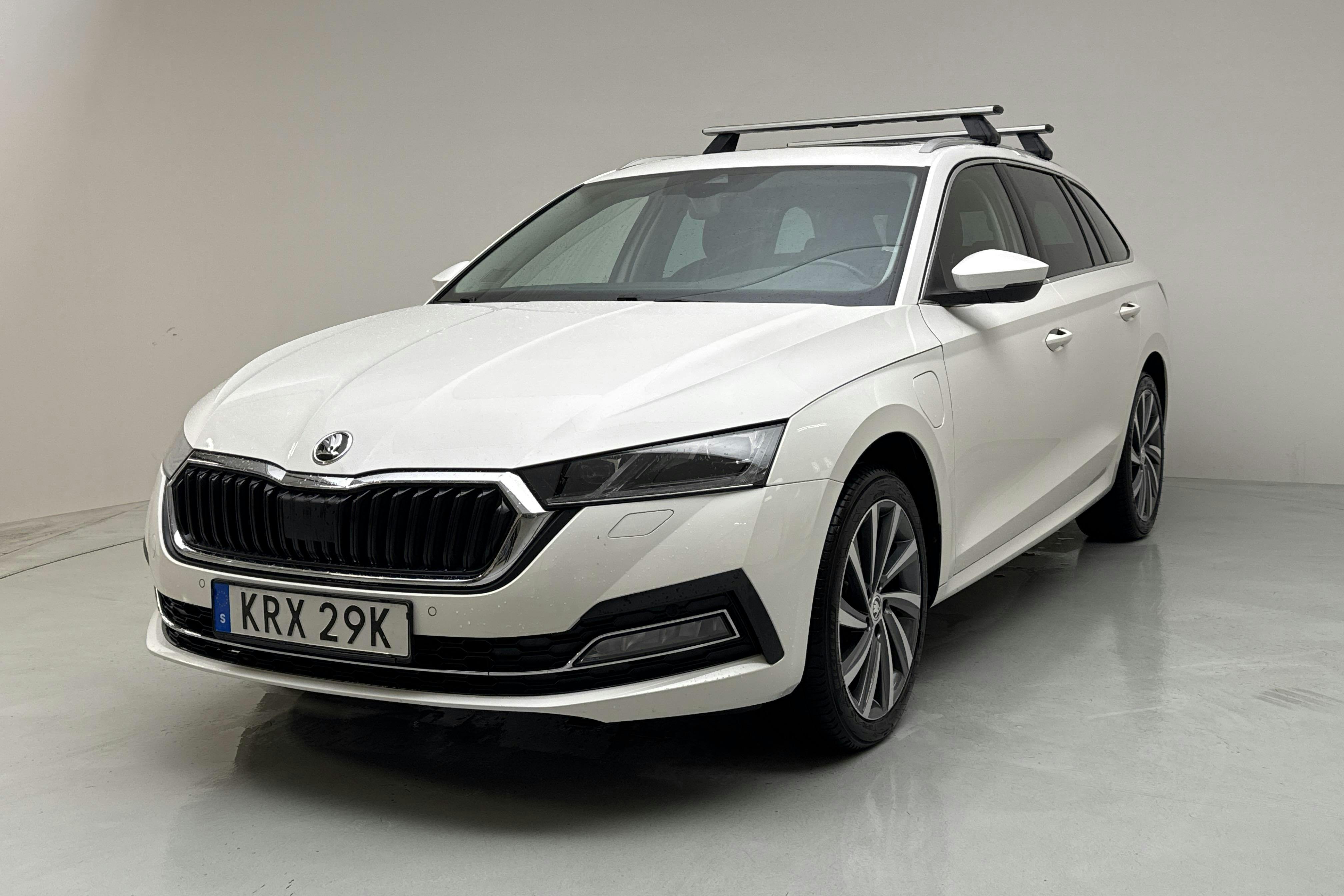 Skoda Octavia 1.4 iV PHEV Combi (204hk) - 8 496 mil - Automat - vit - 2021