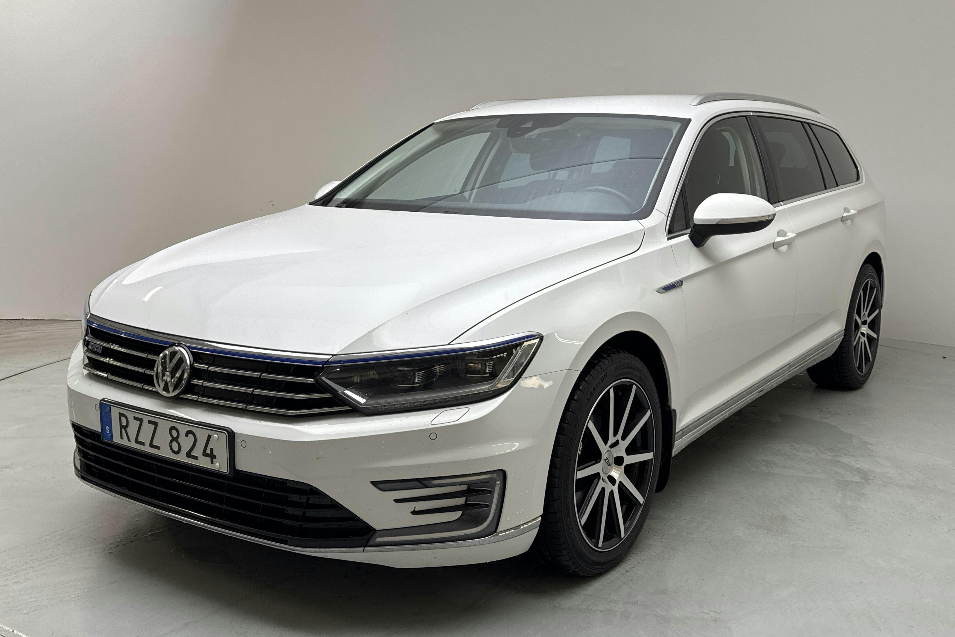 VW Passat GTE 1.4 Plug-in-Hybrid Sportscombi (218hk) - 17 782 mil - Automat - vit - 2018