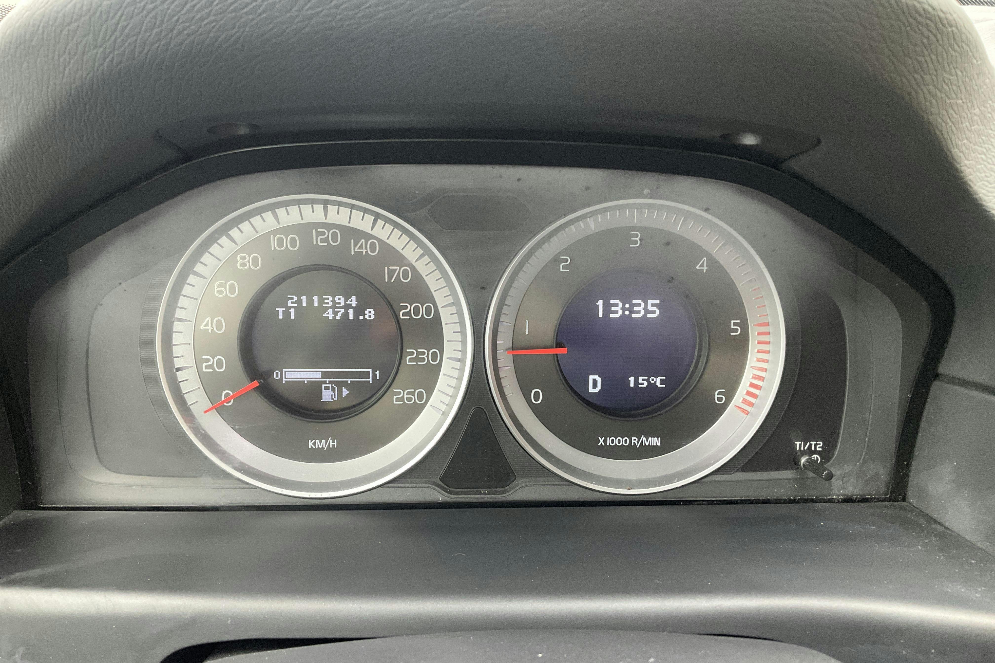 Volvo V70 II D5 (215hk) - 211 390 km - Automatic - white - 2013