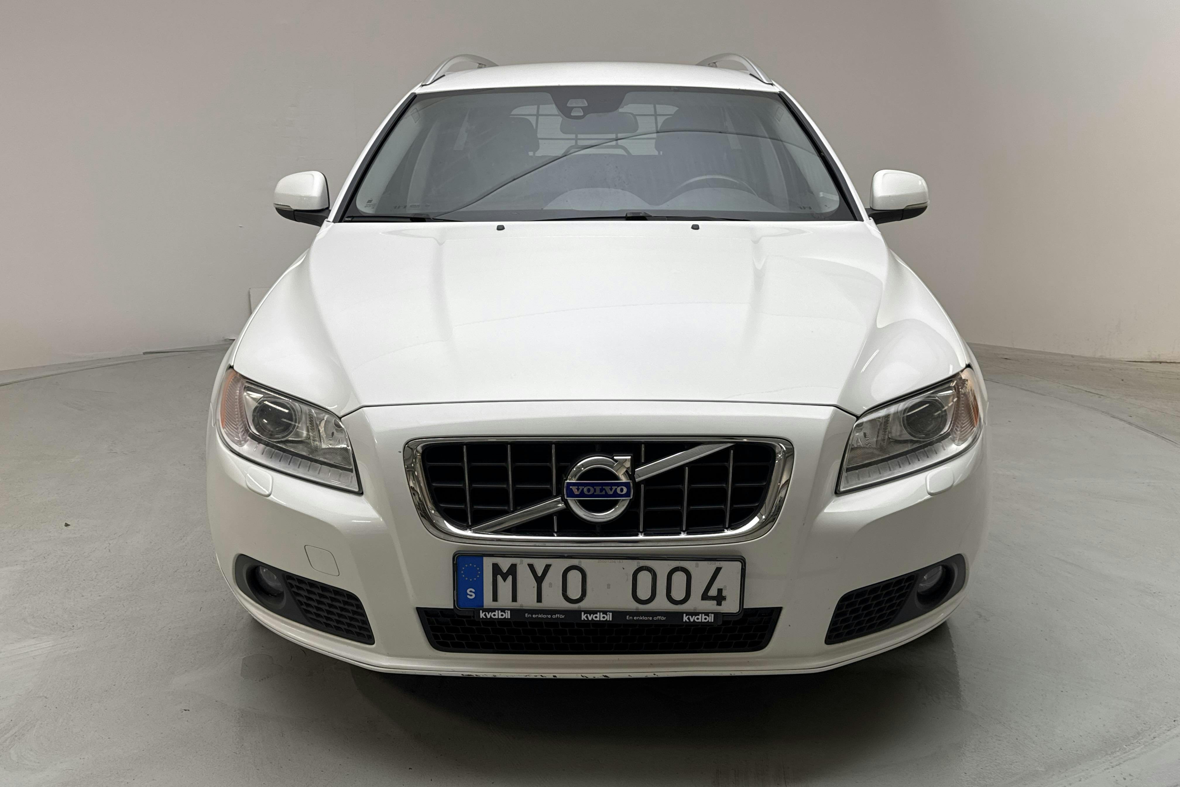 Volvo V70 II D5 (215hk) - 211 390 km - Automatic - white - 2013