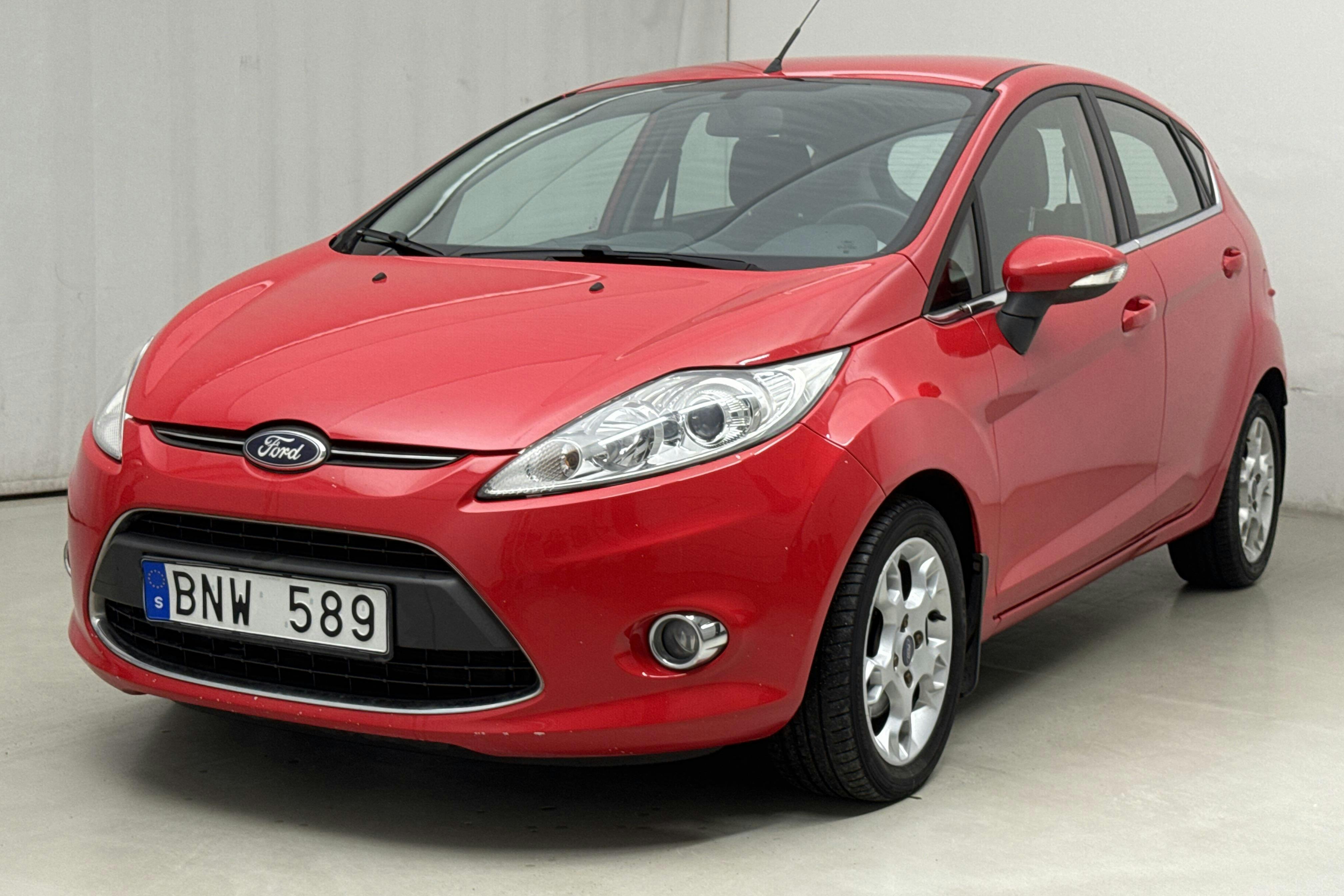 Ford Fiesta 1.25 5dr (82hk) - 6 743 mil - Manuell - röd - 2012