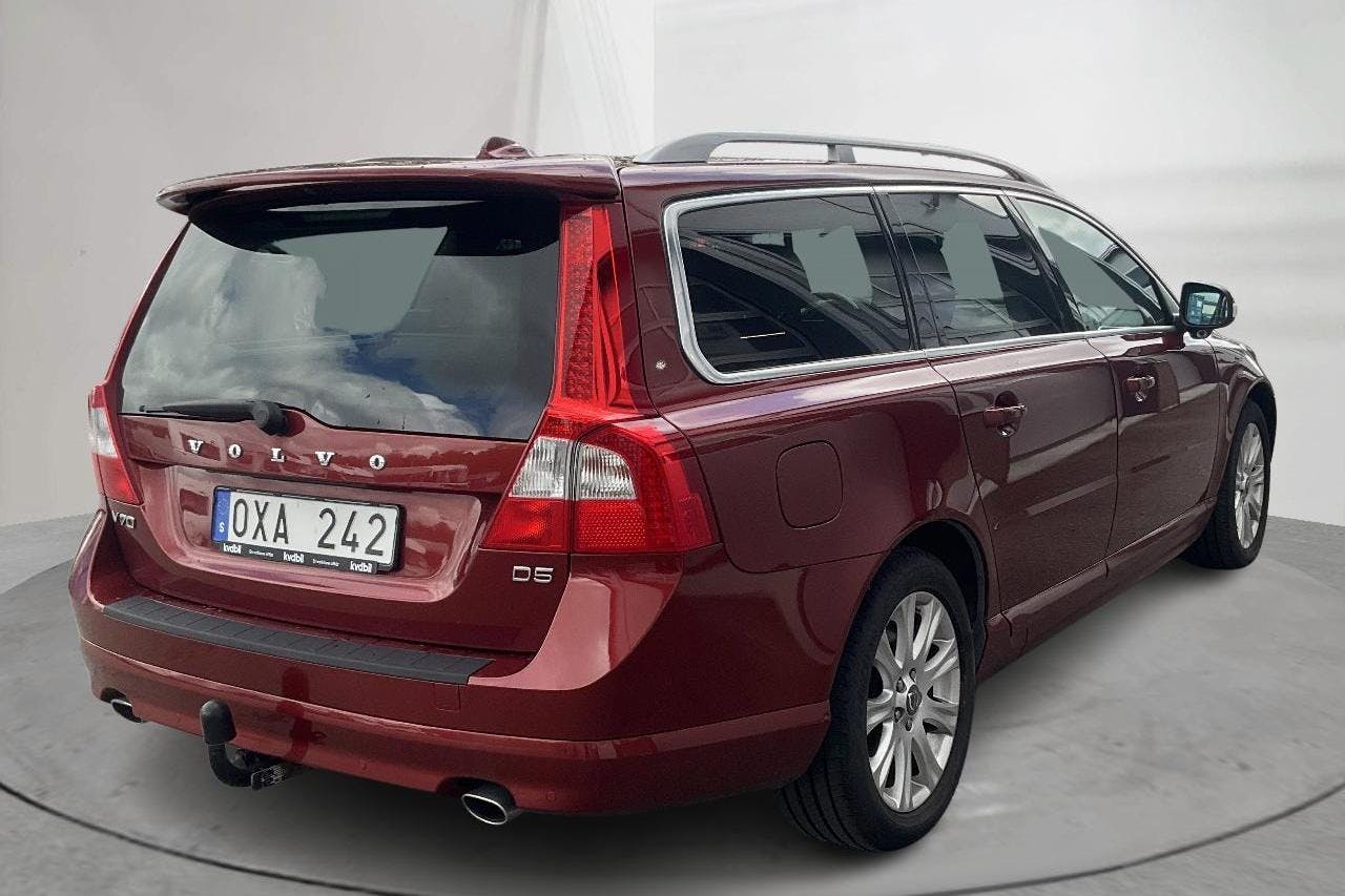 Volvo V70 II D5 (205hk) - 242 640 km - Manual - red - 2011