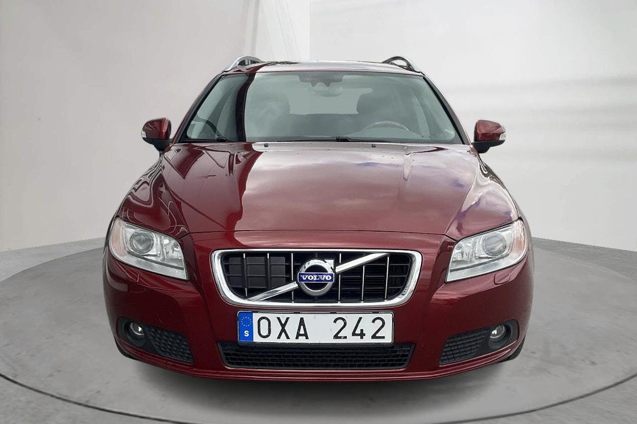 Volvo V70 II D5 (205hk) - 242 640 km - Manual - red - 2011