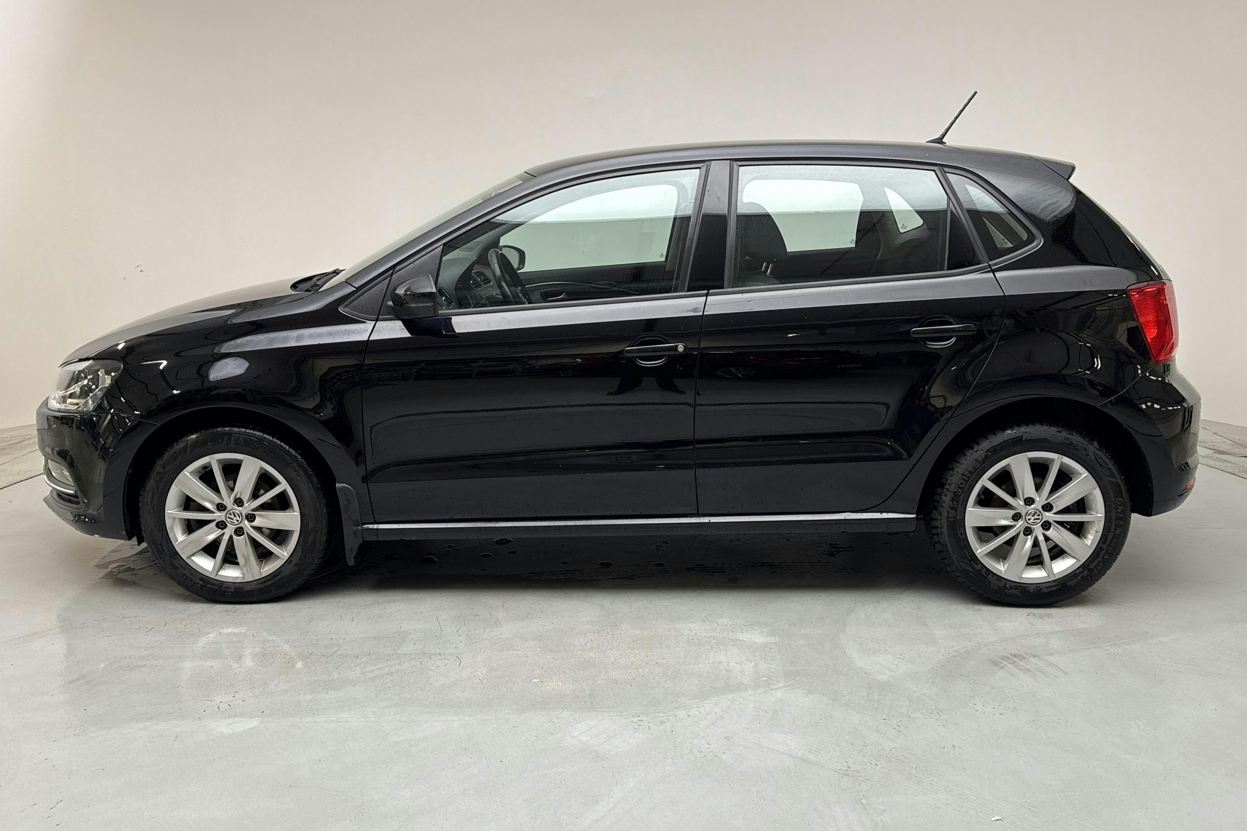 VW Polo 1.2 TSI 5dr (90hk) - 10 556 mil - Manuell - svart - 2017