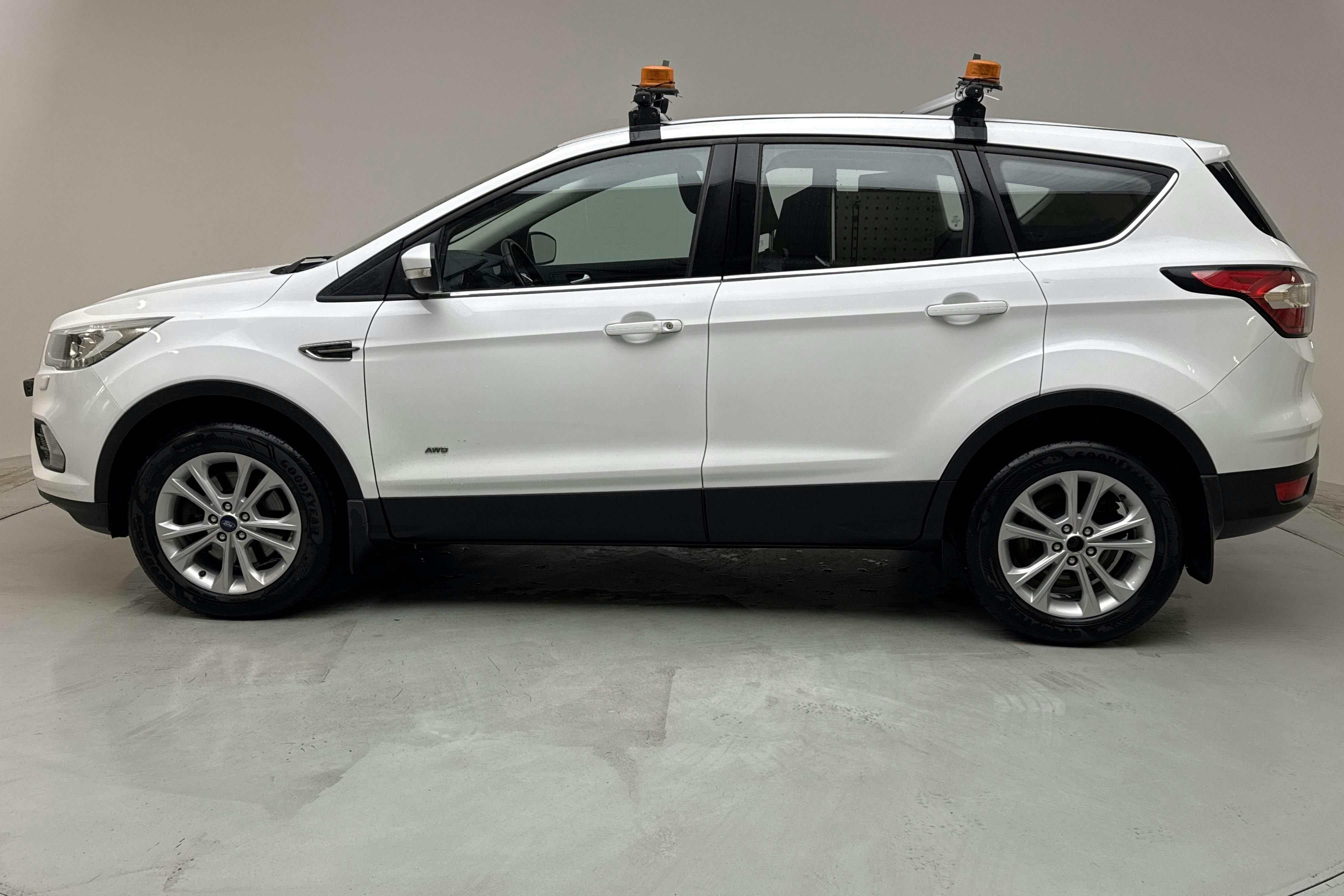 Ford Kuga 2.0 TDCi AWD (150hk) - 214 760 km - Manual - white - 2018