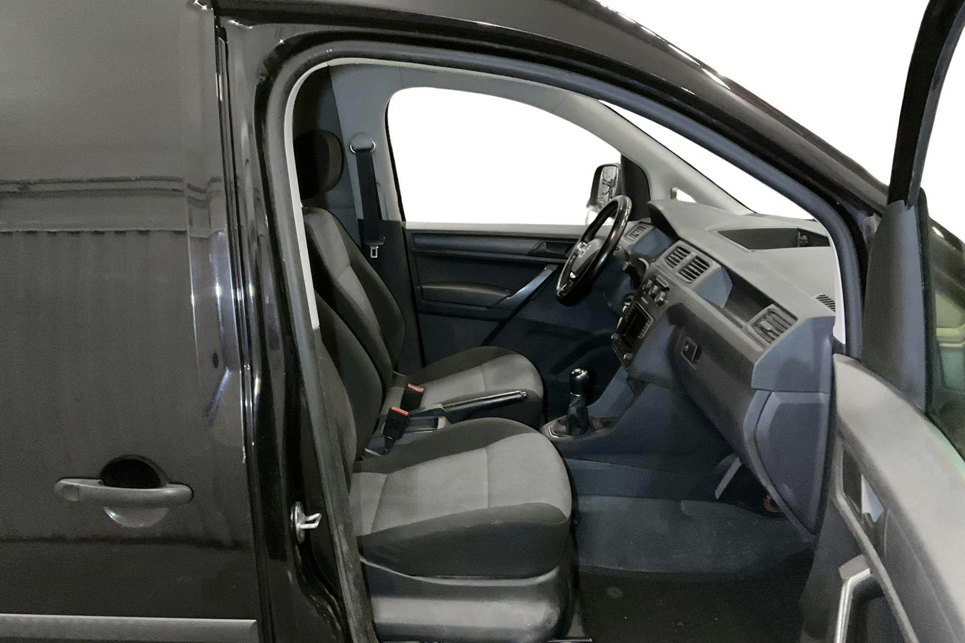 VW Caddy 2.0 TDI Skåp 4MOTION (110hk) - 173 960 km - Käsitsi - must - 2016
