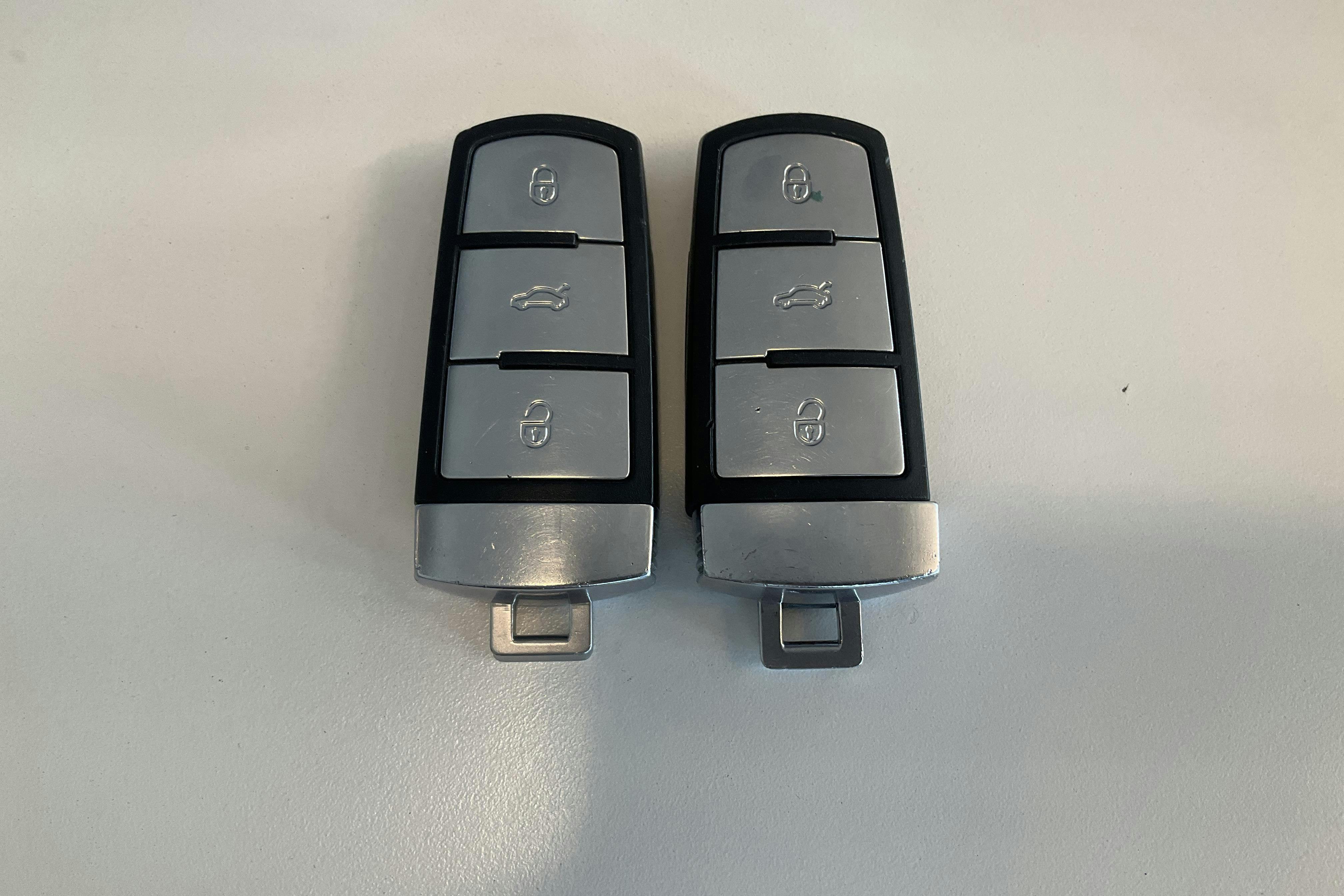 VW Passat 1.4 TSI EcoFuel Variant (150hk) - 18 748 mil - Automat - svart - 2010