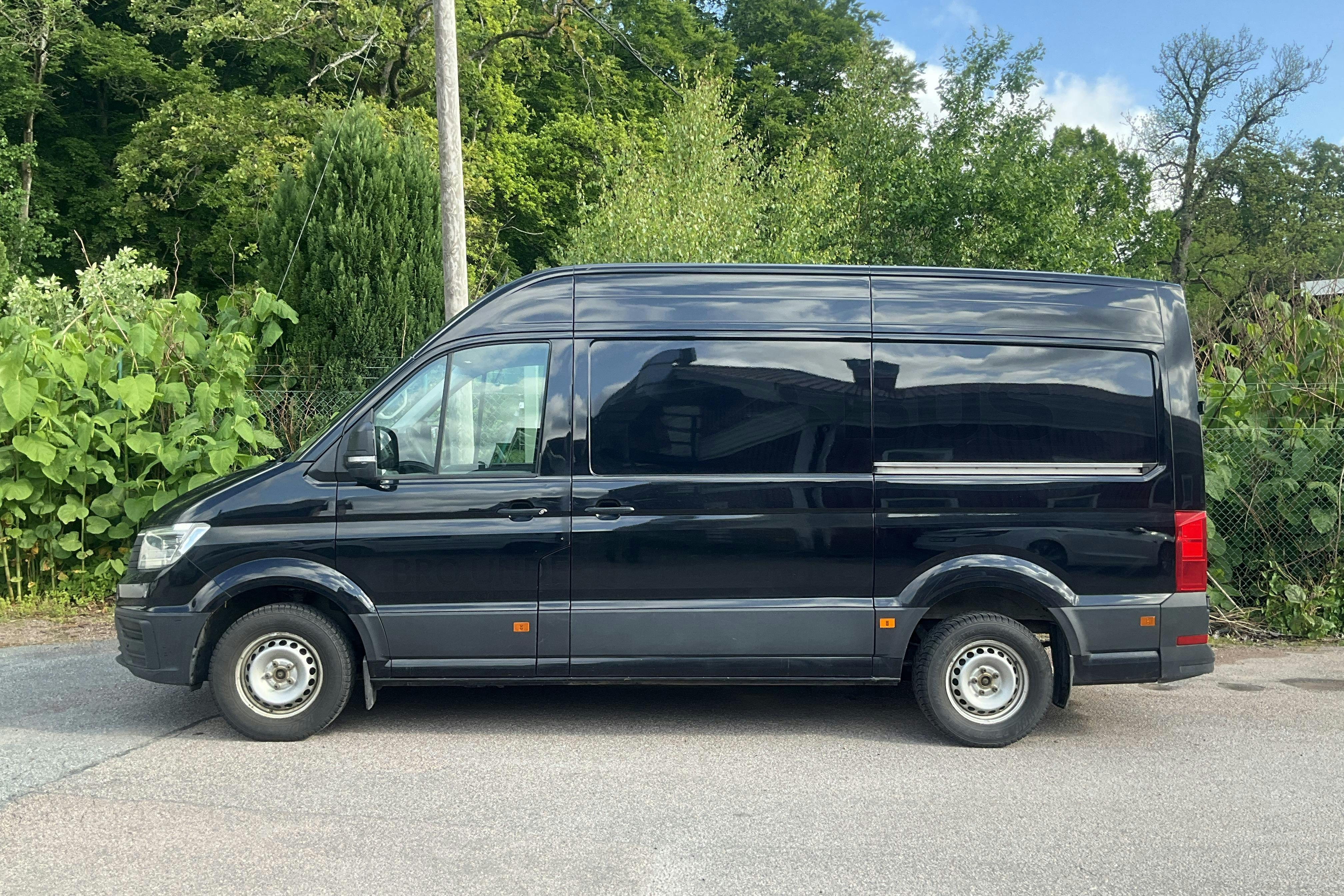 VW Crafter 35 2.0 TDI Skåp 4Motion (177hk) - 214 330 km - Automatic - black - 2020