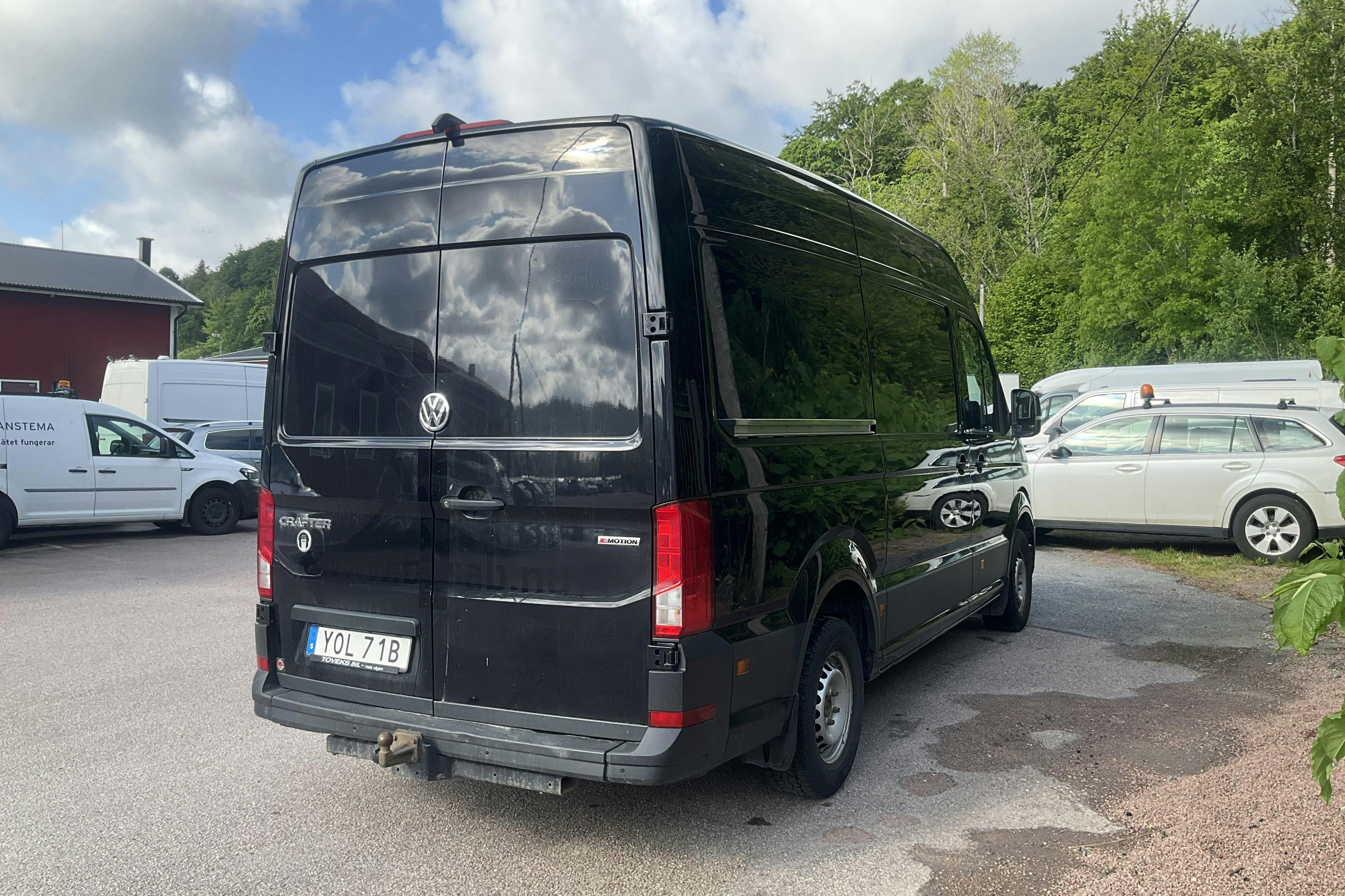 VW Crafter 35 2.0 TDI Skåp 4Motion (177hk) - 214 330 km - Automatic - black - 2020