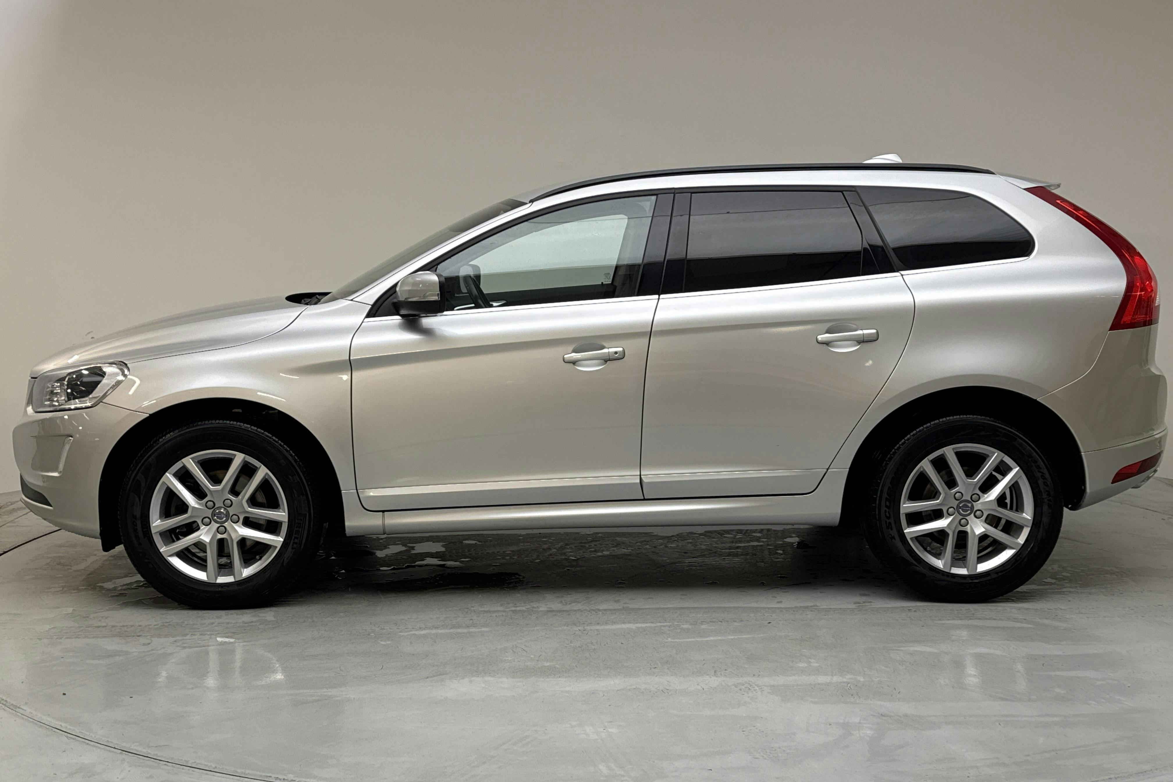 Volvo XC60 D4 2WD (190hk) - 12 662 mil - Automat - silver - 2017