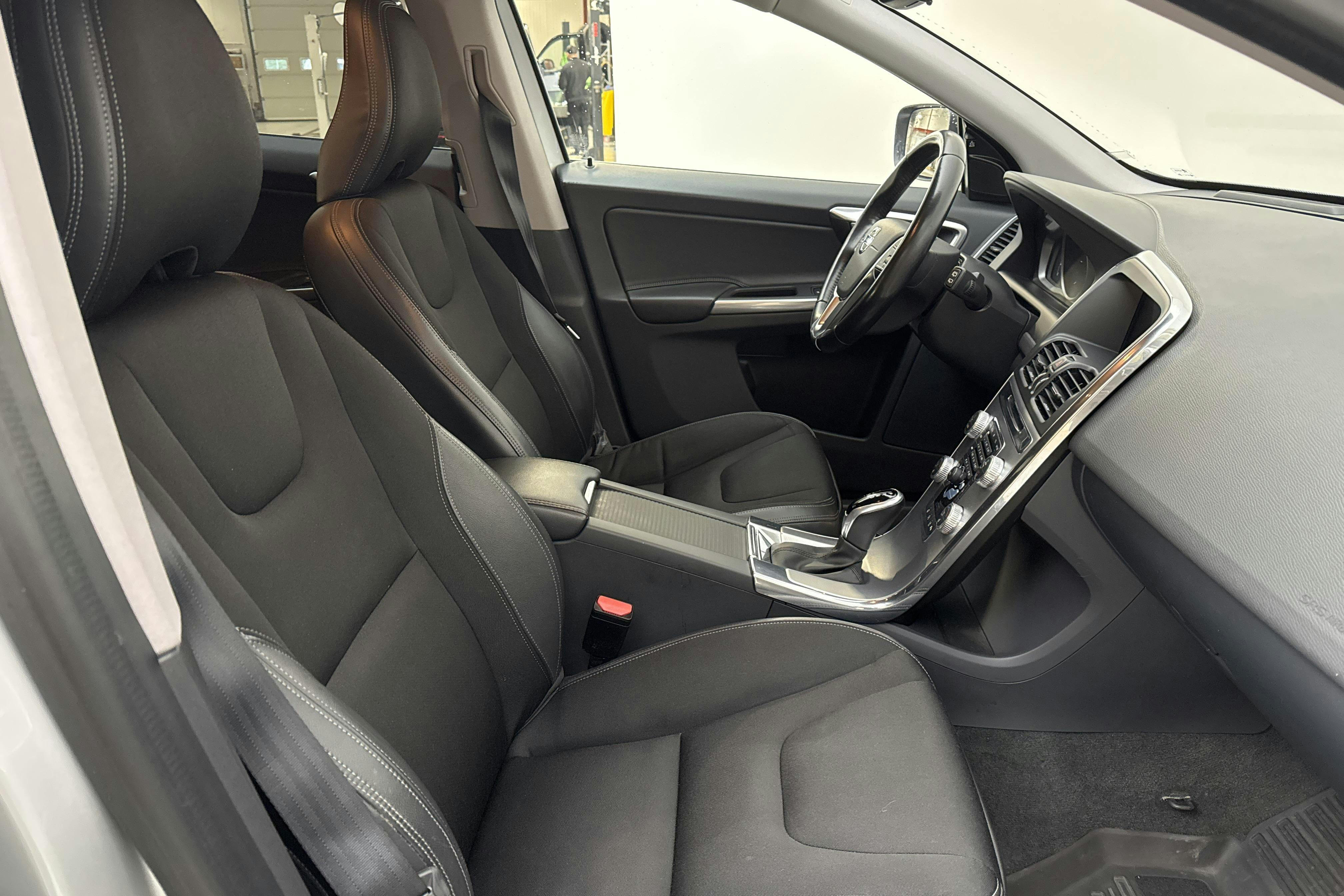 Volvo XC60 D4 2WD (190hk) - 12 662 mil - Automat - silver - 2017