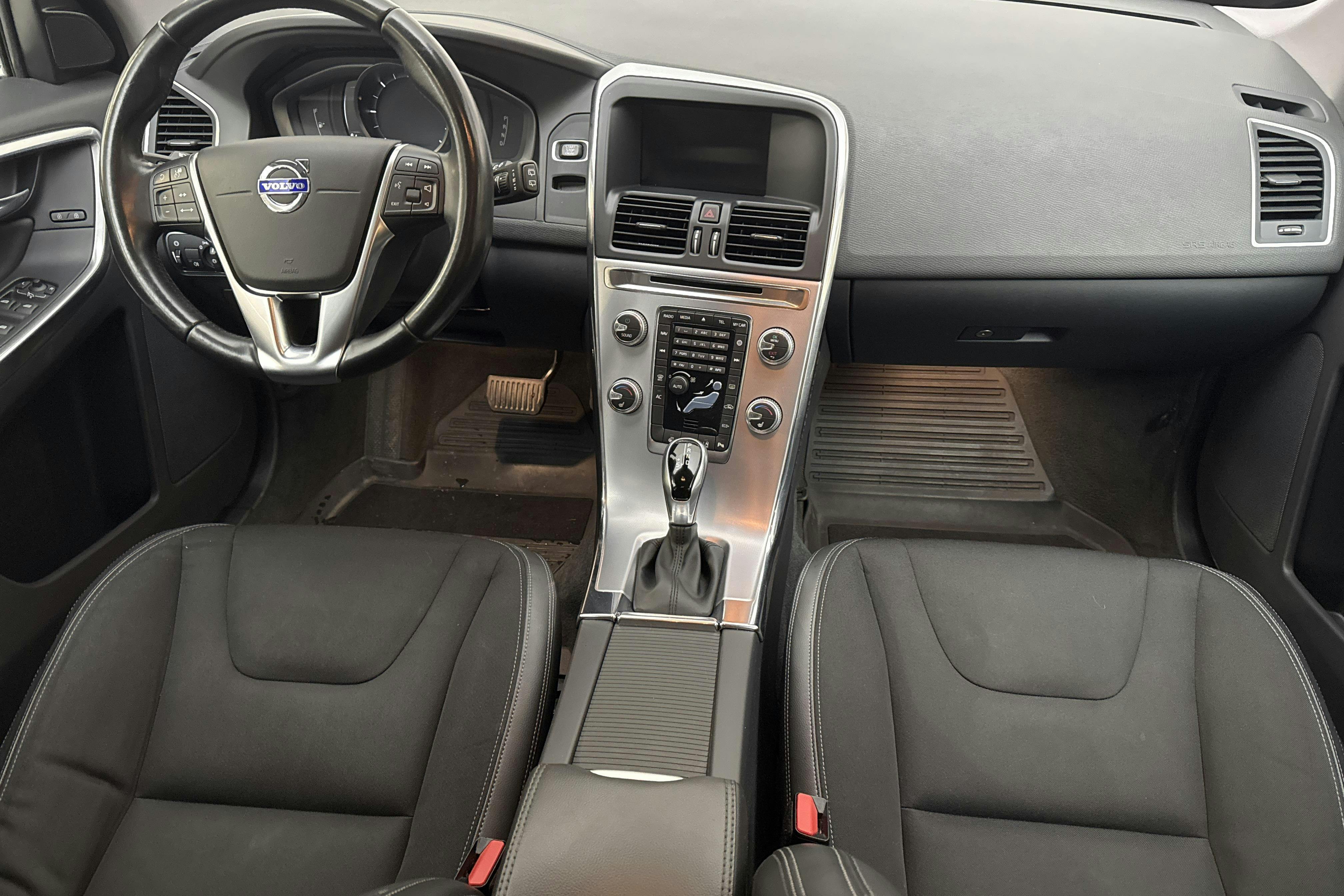 Volvo XC60 D4 2WD (190hk) - 12 662 mil - Automat - silver - 2017