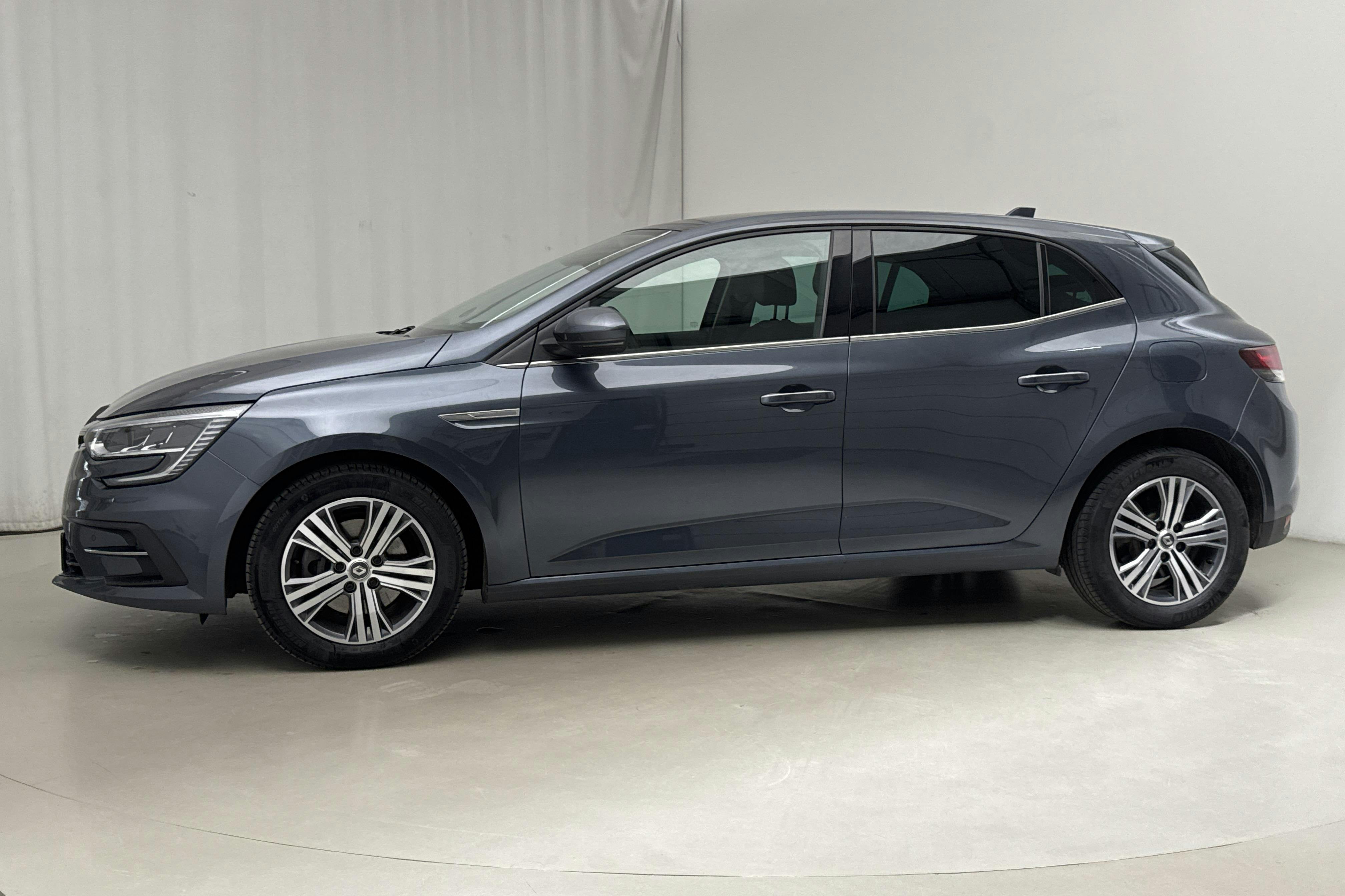 Esitlusfoto 2 aadressil 15: Renault Mégane 1.6 E-TECH (160hk) - 39 340 km - Automaatne - hall - 2022