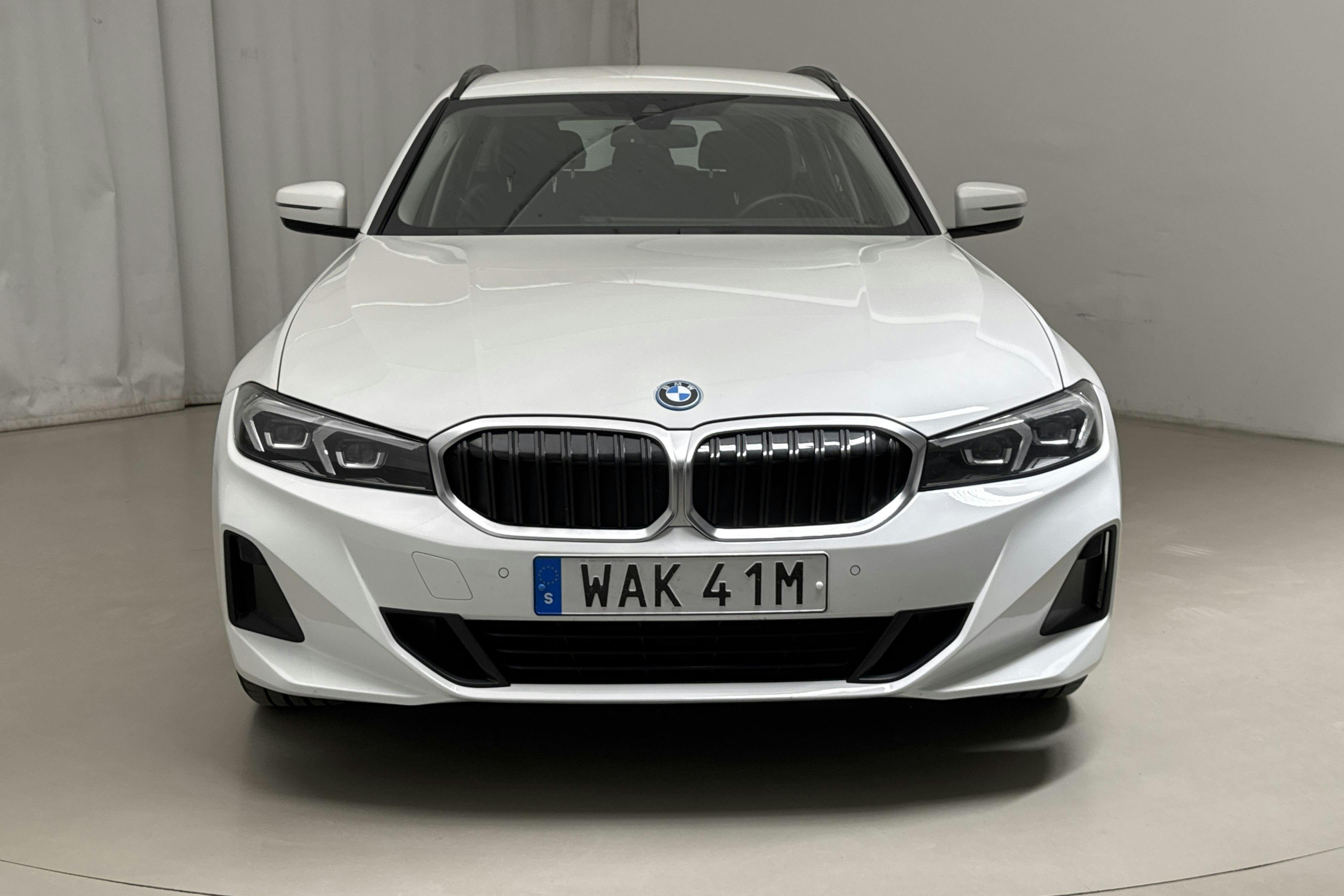 BMW 330e xDrive Touring LCI, G21 (292hk) - 11 289 mil - Automat - vit - 2023