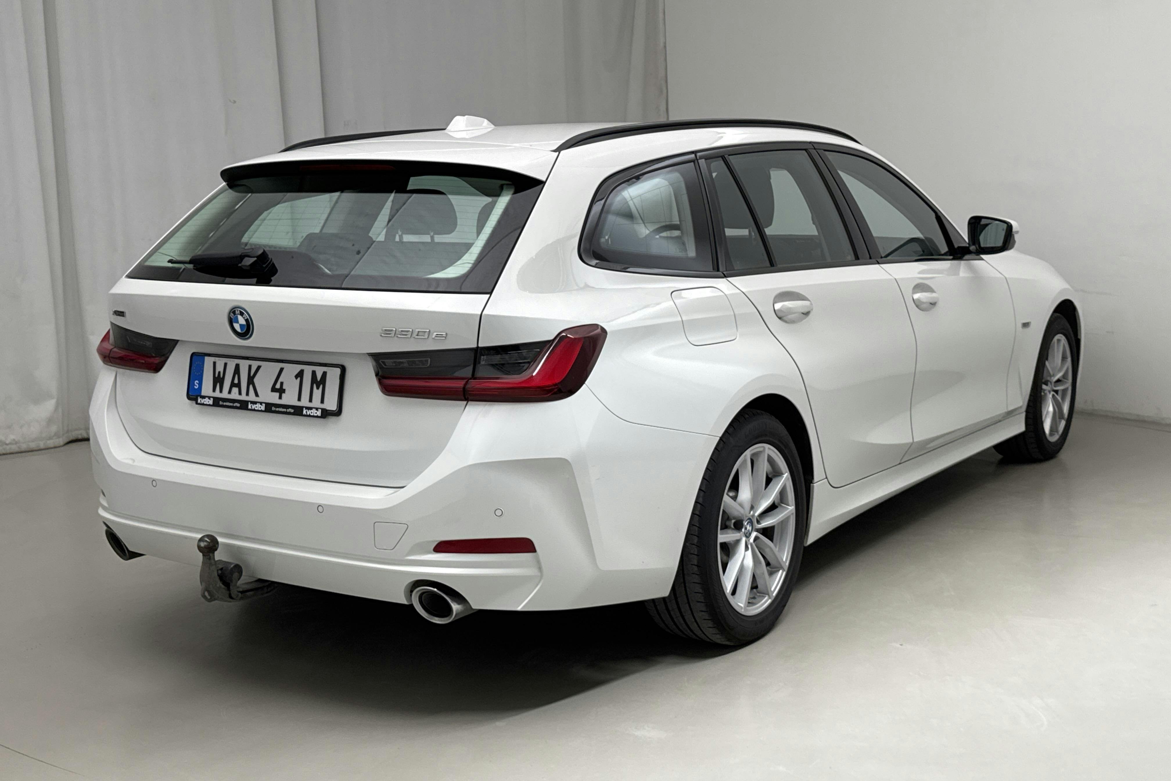 BMW 330e xDrive Touring LCI, G21 (292hk) - 11 289 mil - Automat - vit - 2023