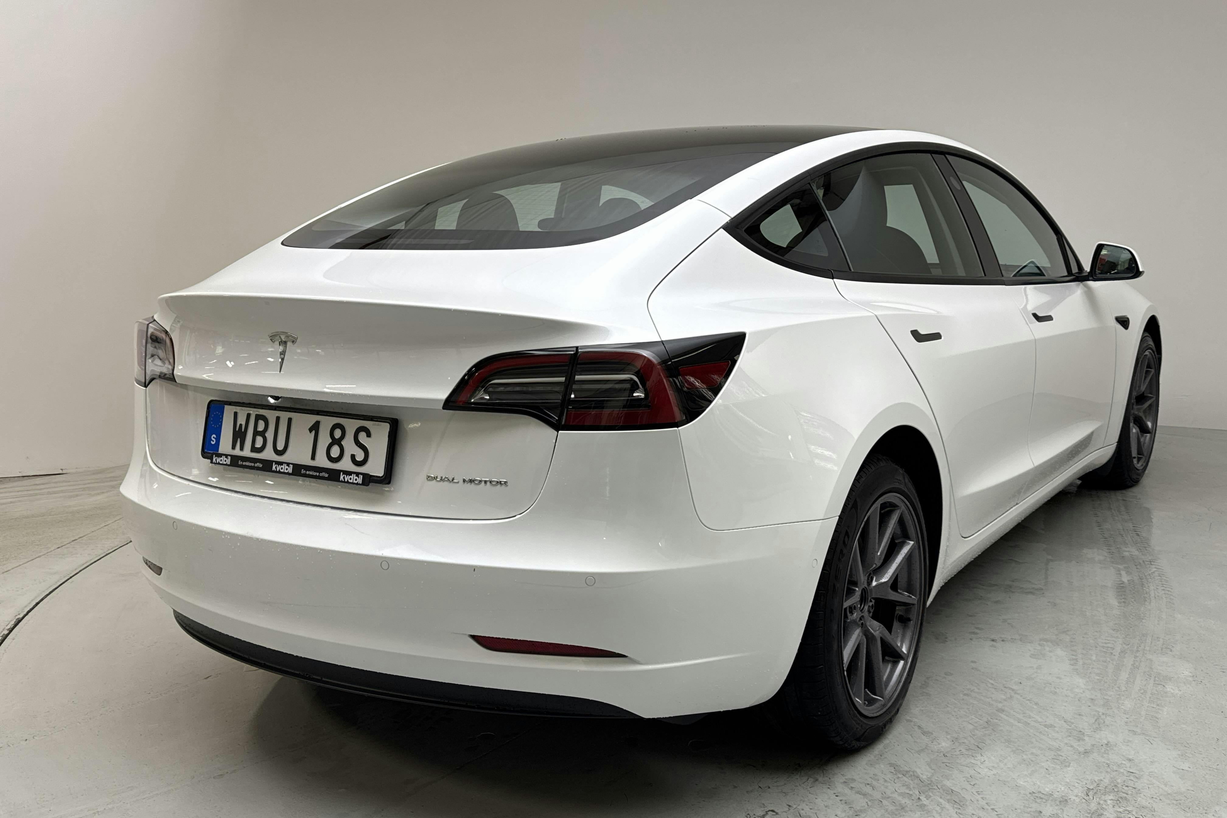 Tesla Model 3 Long Range Dual Motor AWD - 106 410 km - Automatic - white - 2022