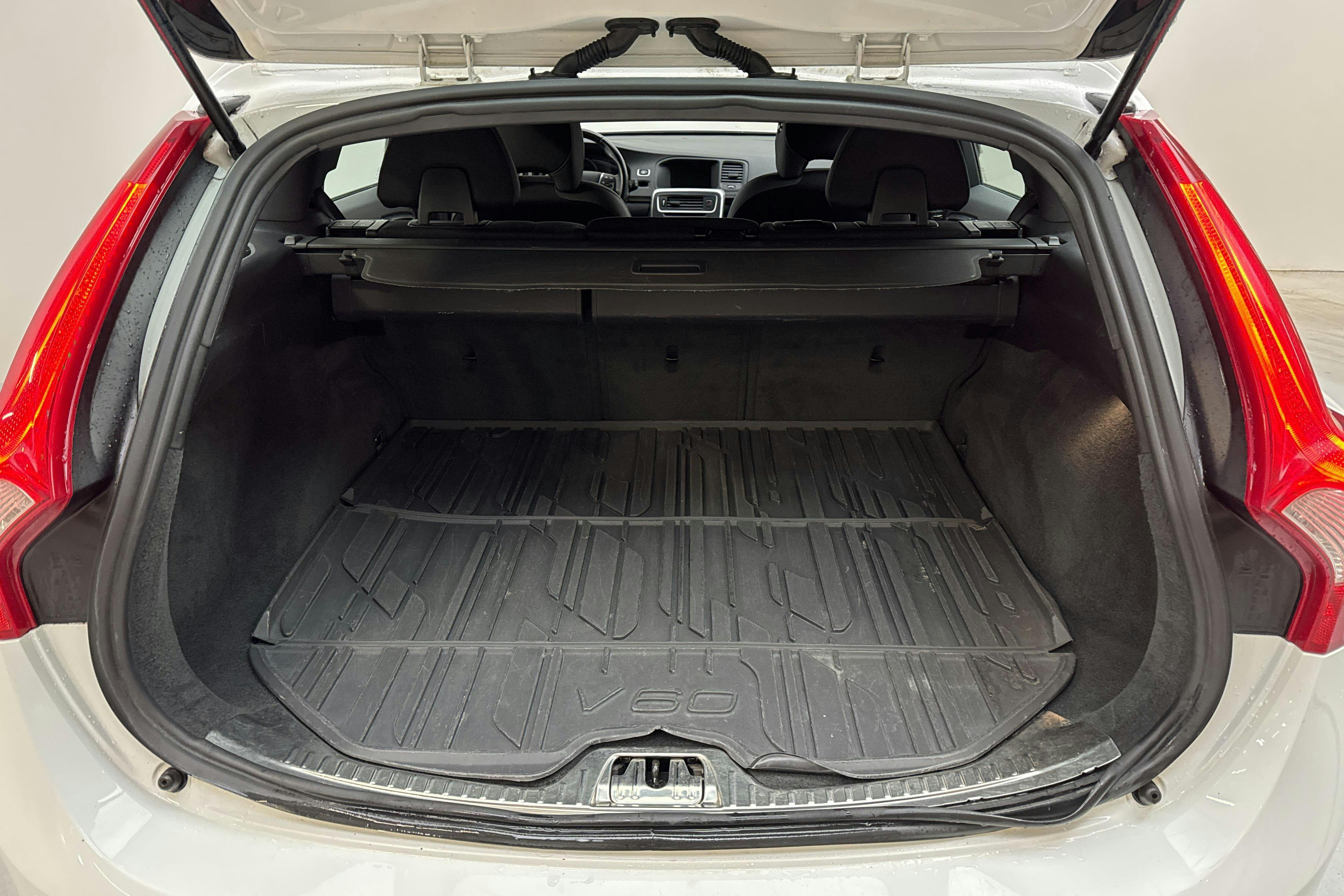 Volvo V60 D3 (136hk) - 15 094 mil - Manuell - vit - 2014