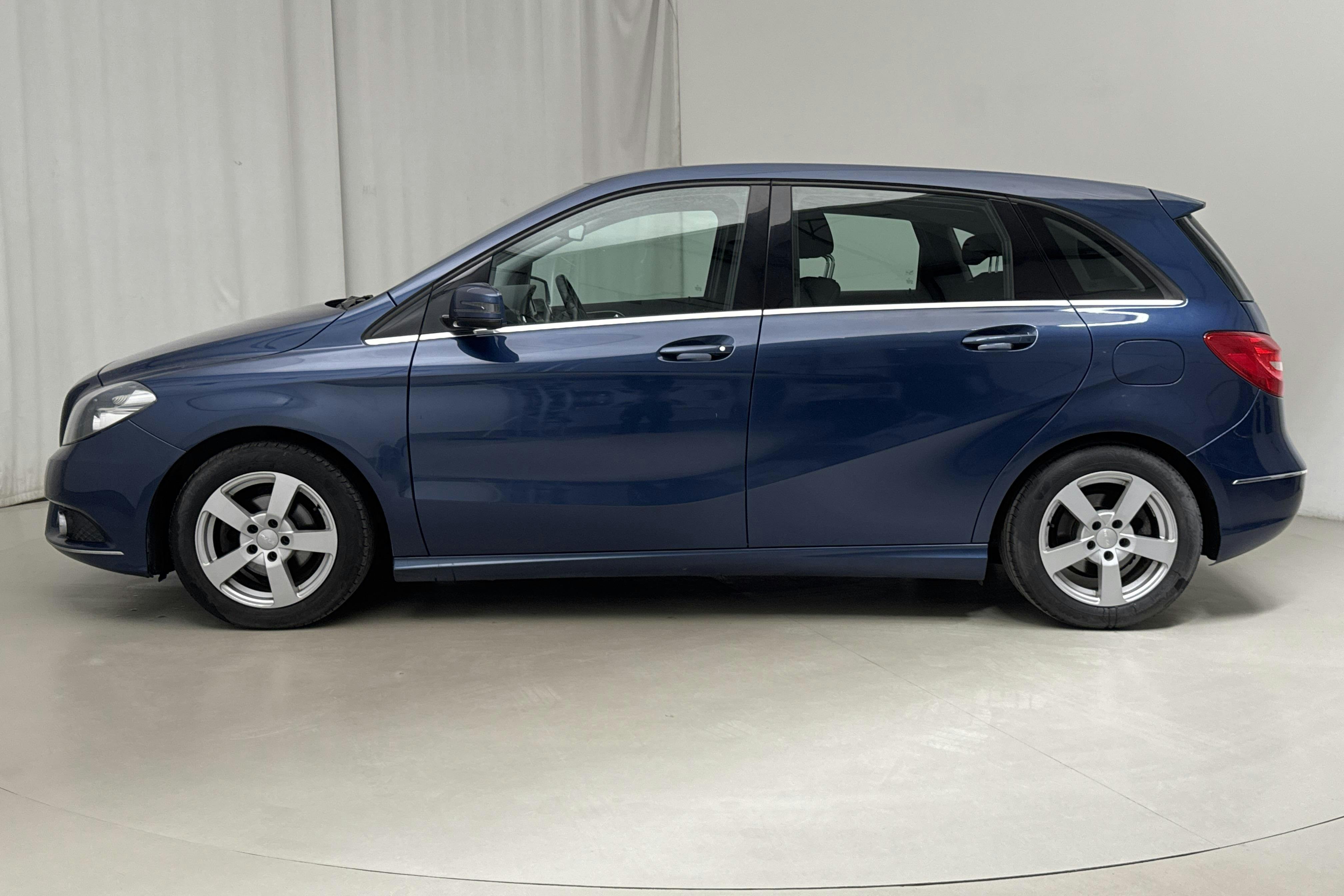Mercedes B 180 W246 (122hk) - 172 780 km - Manual - blue - 2013