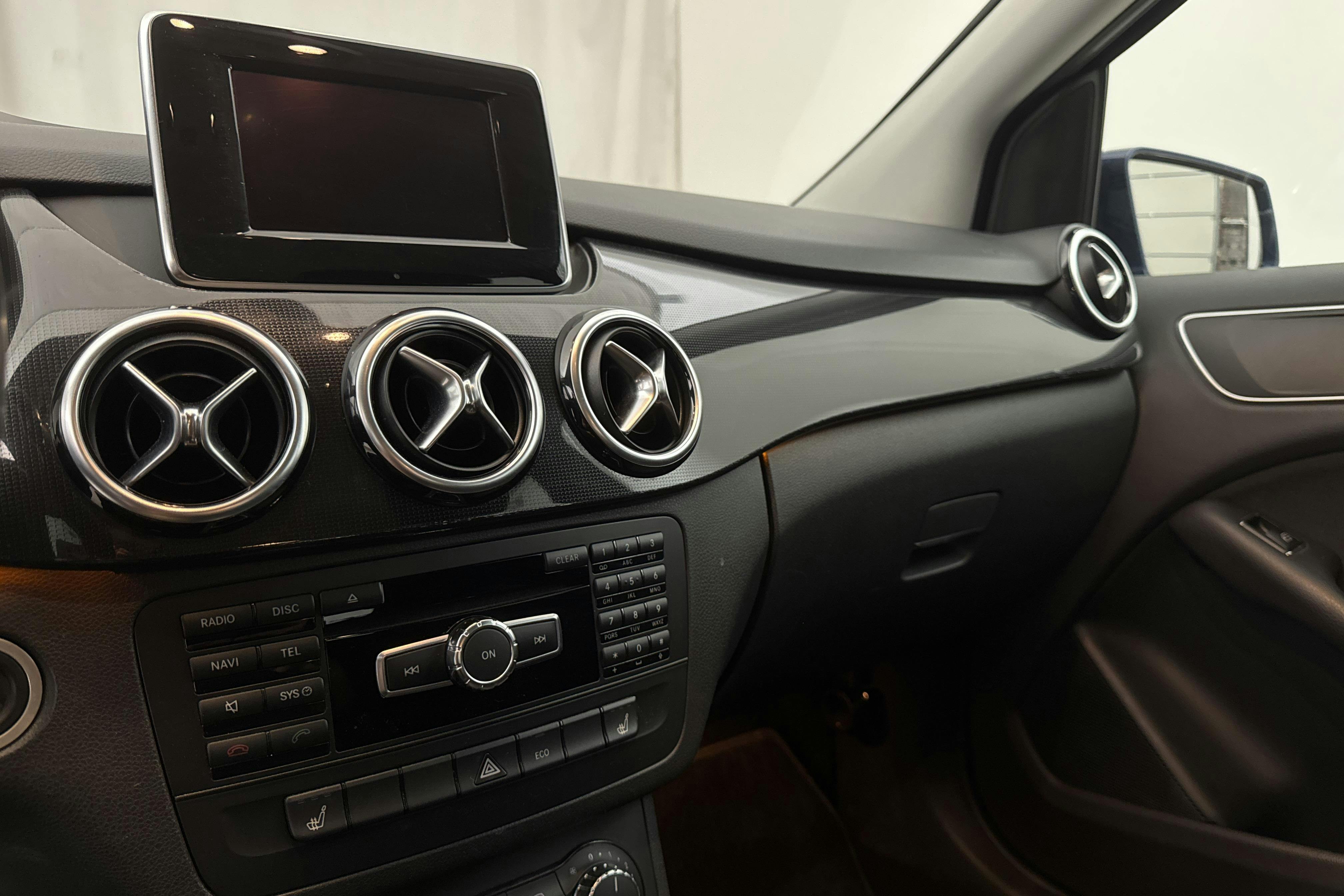 Mercedes B 180 W246 (122hk) - 172 780 km - Manual - blue - 2013