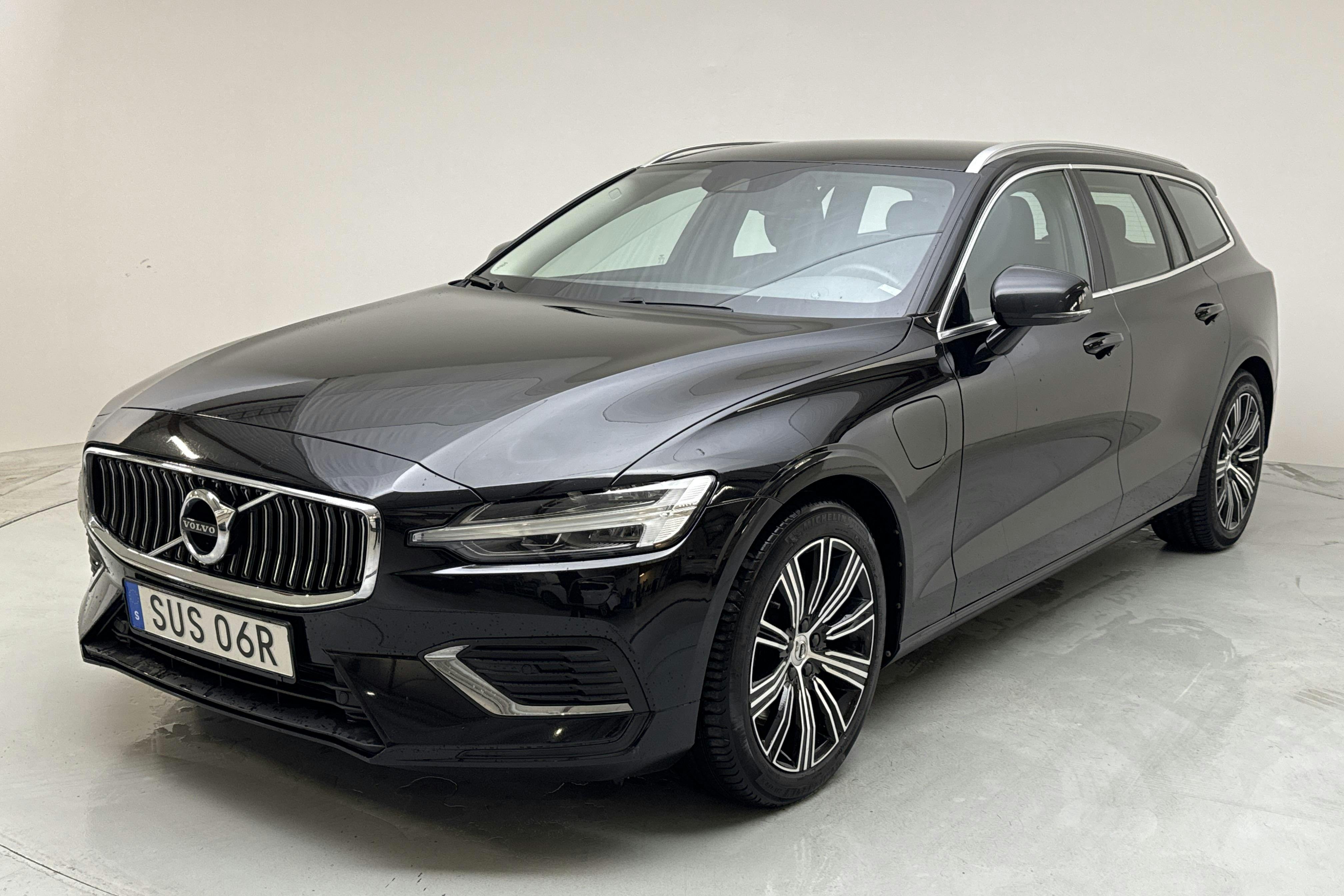 Volvo V60 T6 AWD Twin Engine (340hk) - 13 443 mil - Automat - svart - 2022