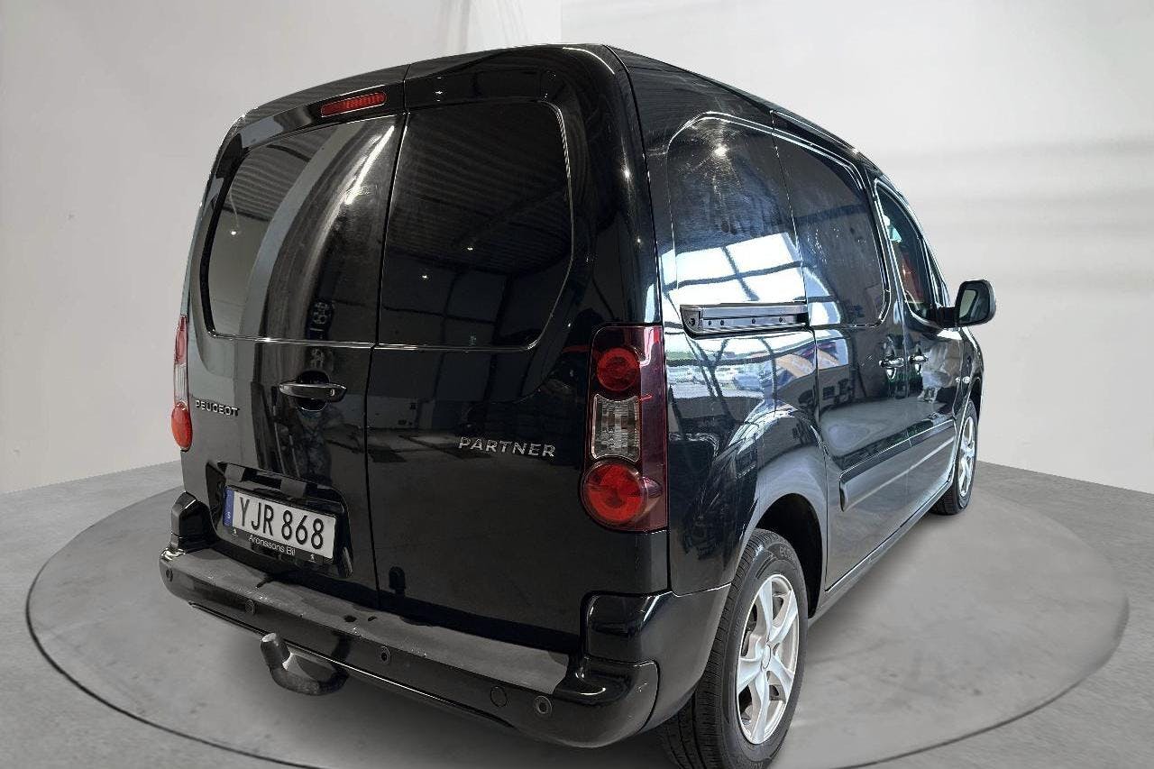 Peugeot Partner 1.6 BlueHDI Skåp (120hk) - 136 170 km - Manual - black - 2017