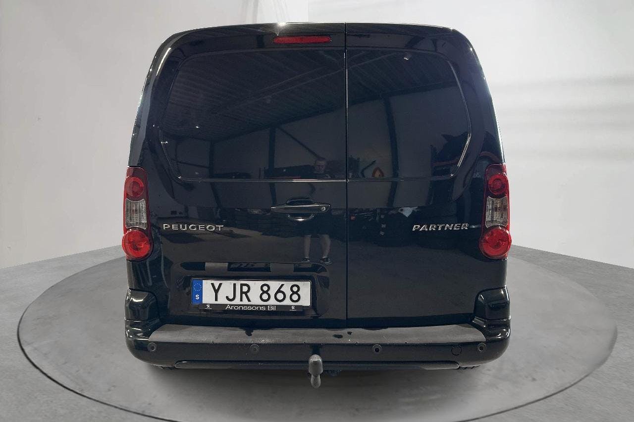 Peugeot Partner 1.6 BlueHDI Skåp (120hk) - 136 170 km - Manual - black - 2017