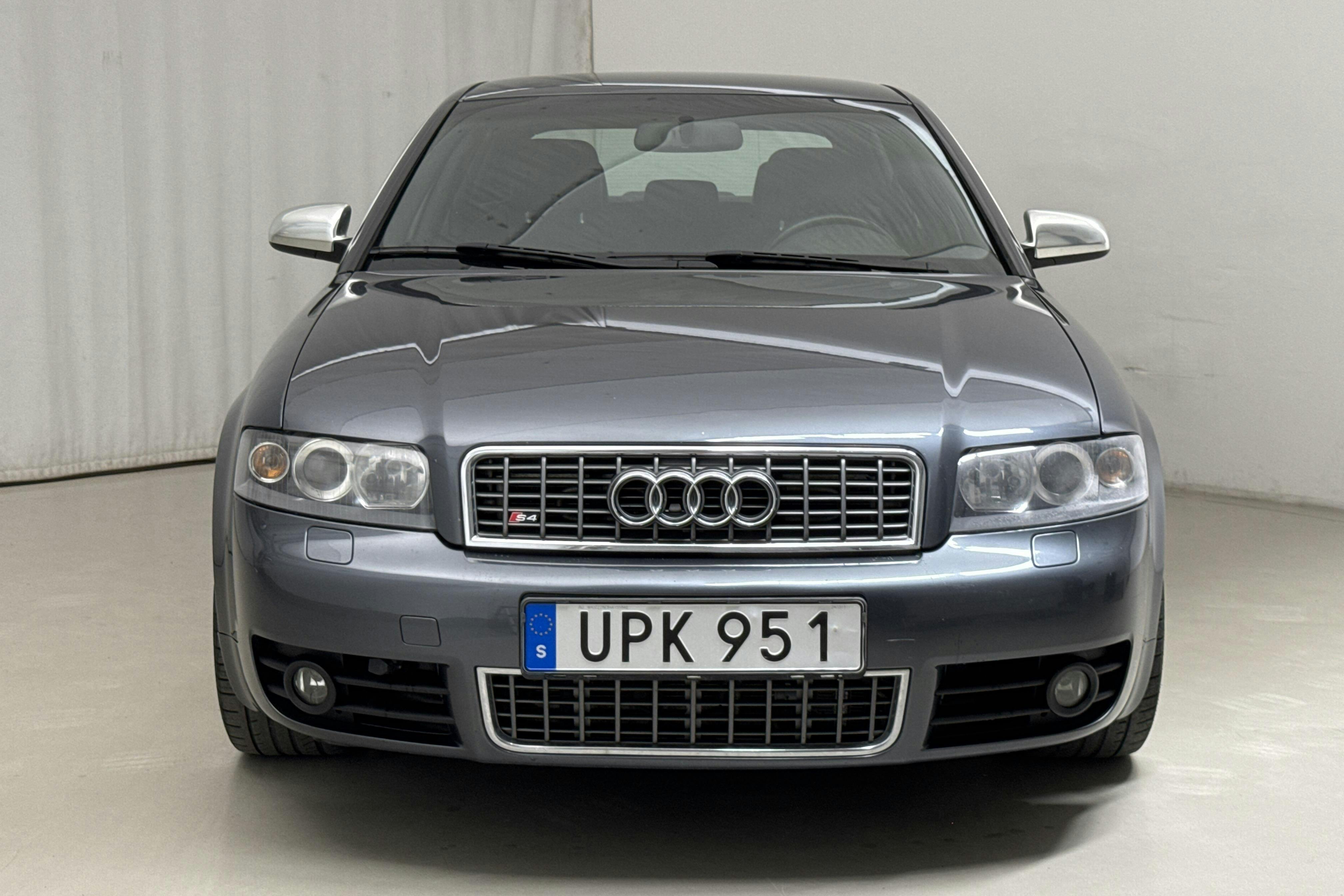 Audi S4 4.2 (344hk) - 18 873 mil - Automat - grå - 2004
