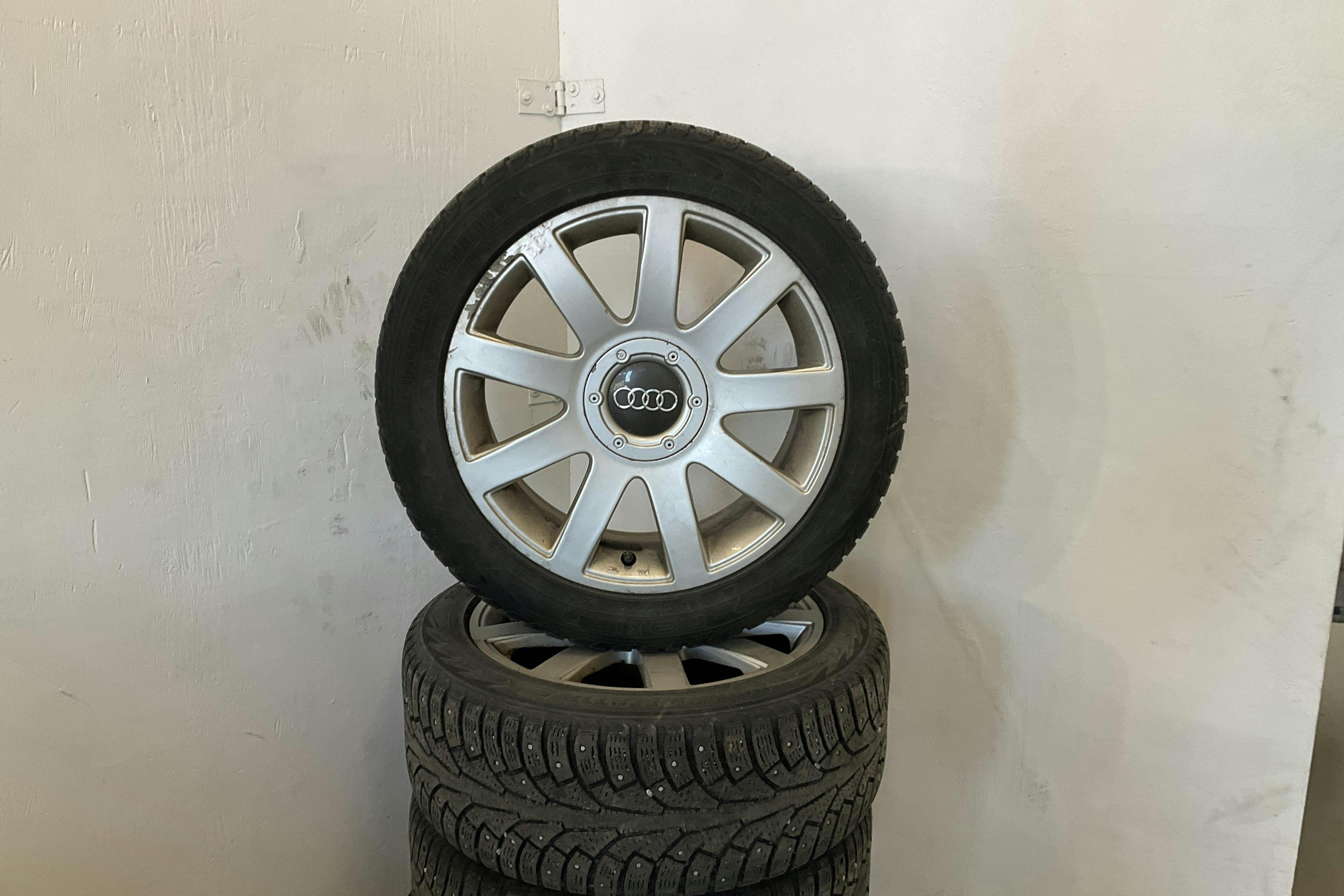 Audi S4 4.2 (344hk) - 18 873 mil - Automat - grå - 2004