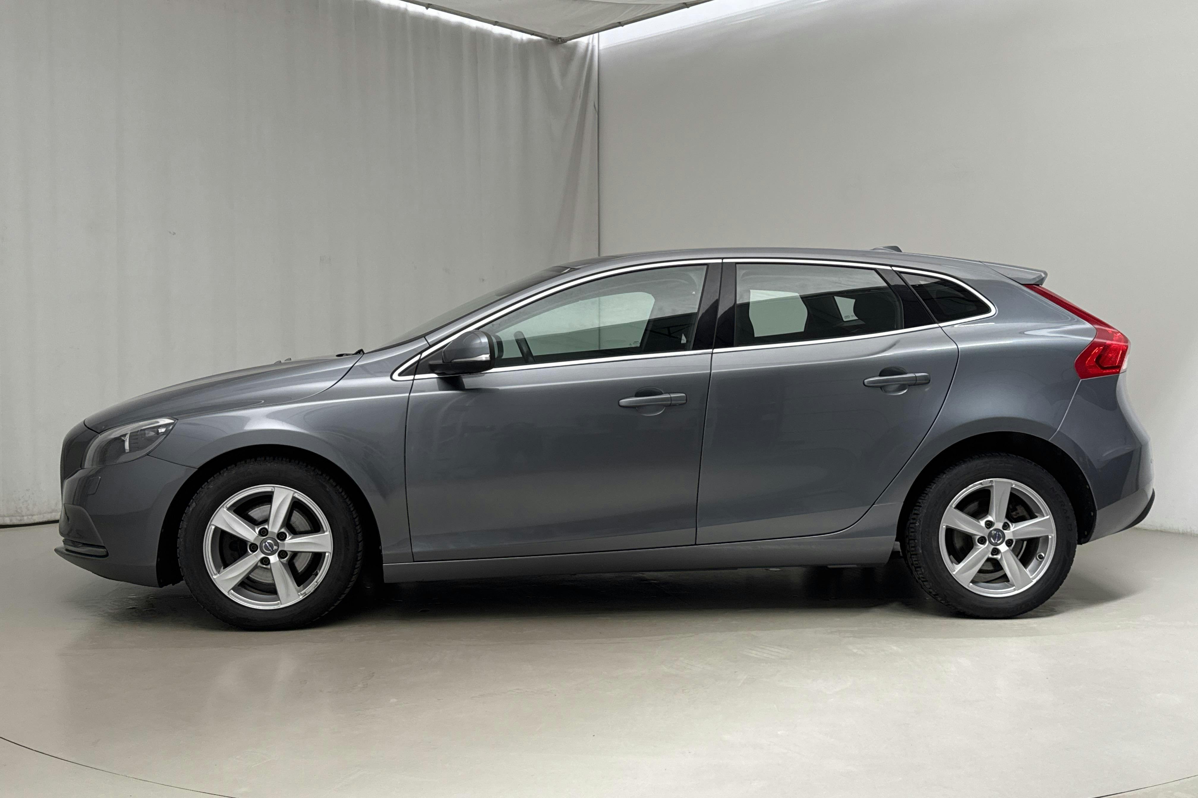 Volvo V40 D2 (120hk) - 12 577 mil - Manuell - grå - 2016