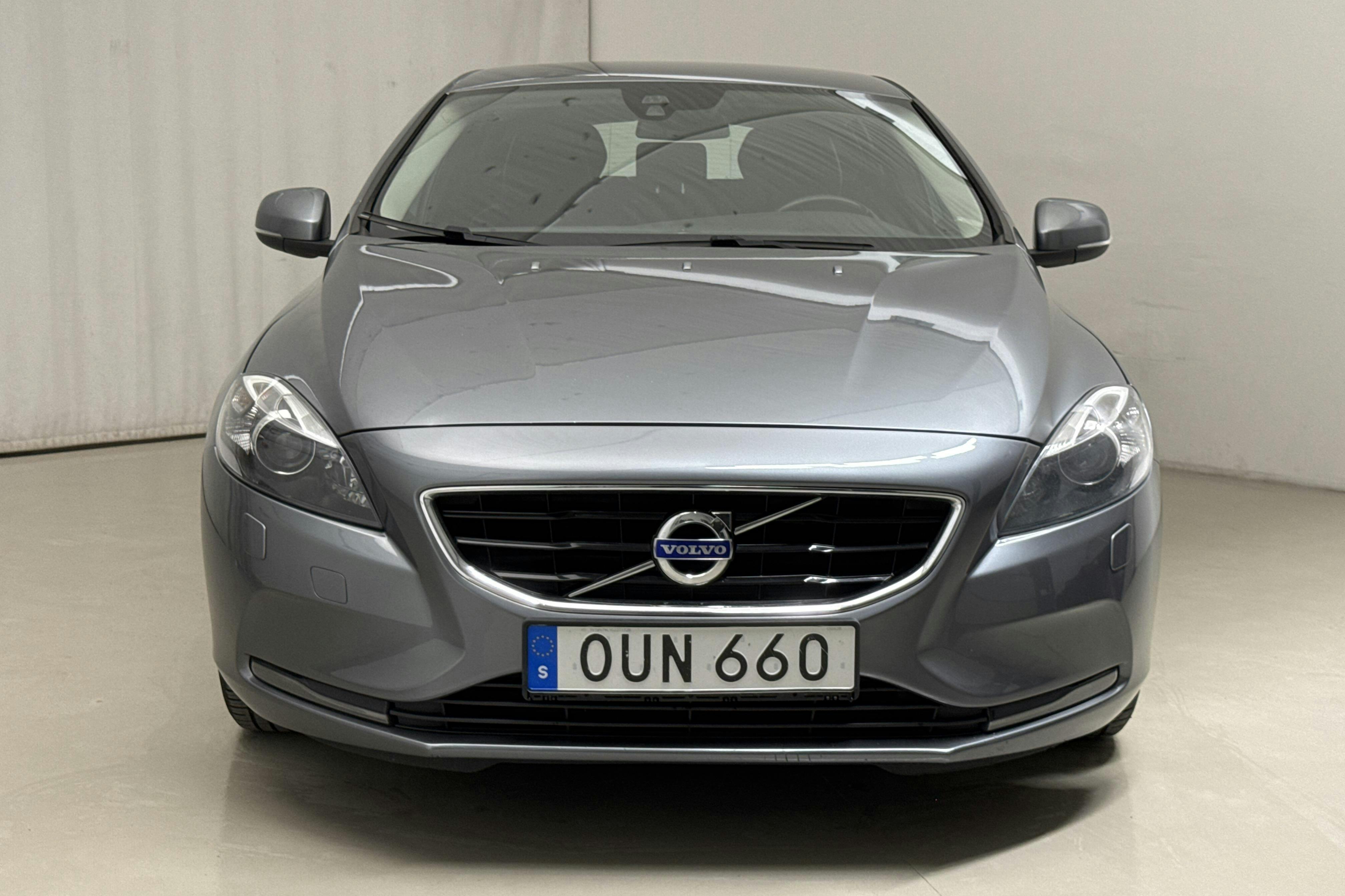 Volvo V40 D2 (120hk) - 12 577 mil - Manuell - grå - 2016