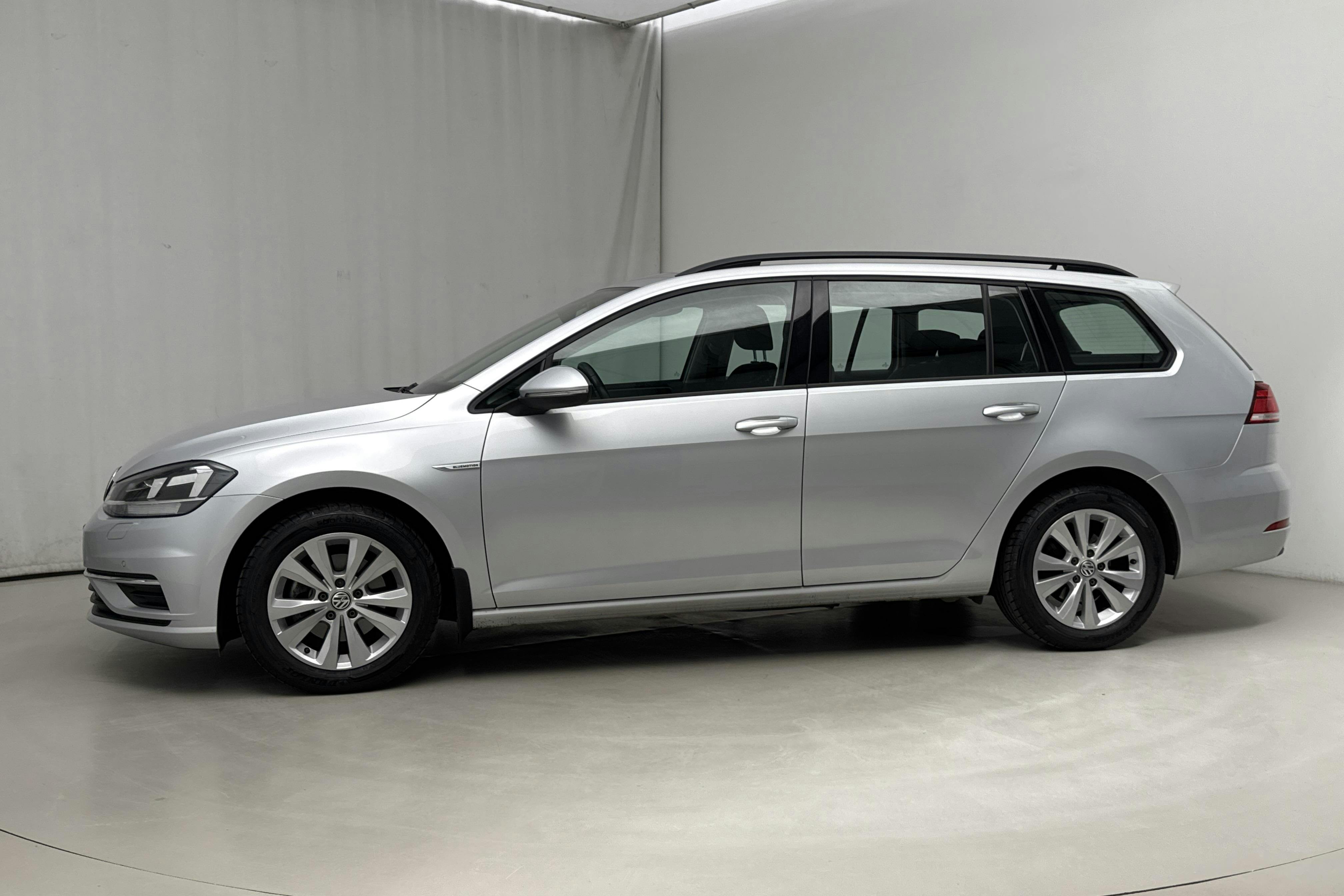 Presentationsfoto 2 av 15: VW Golf VII 1.5 TGI 5dr (130hk) - 3 318 mil - Automat - silver - 2020