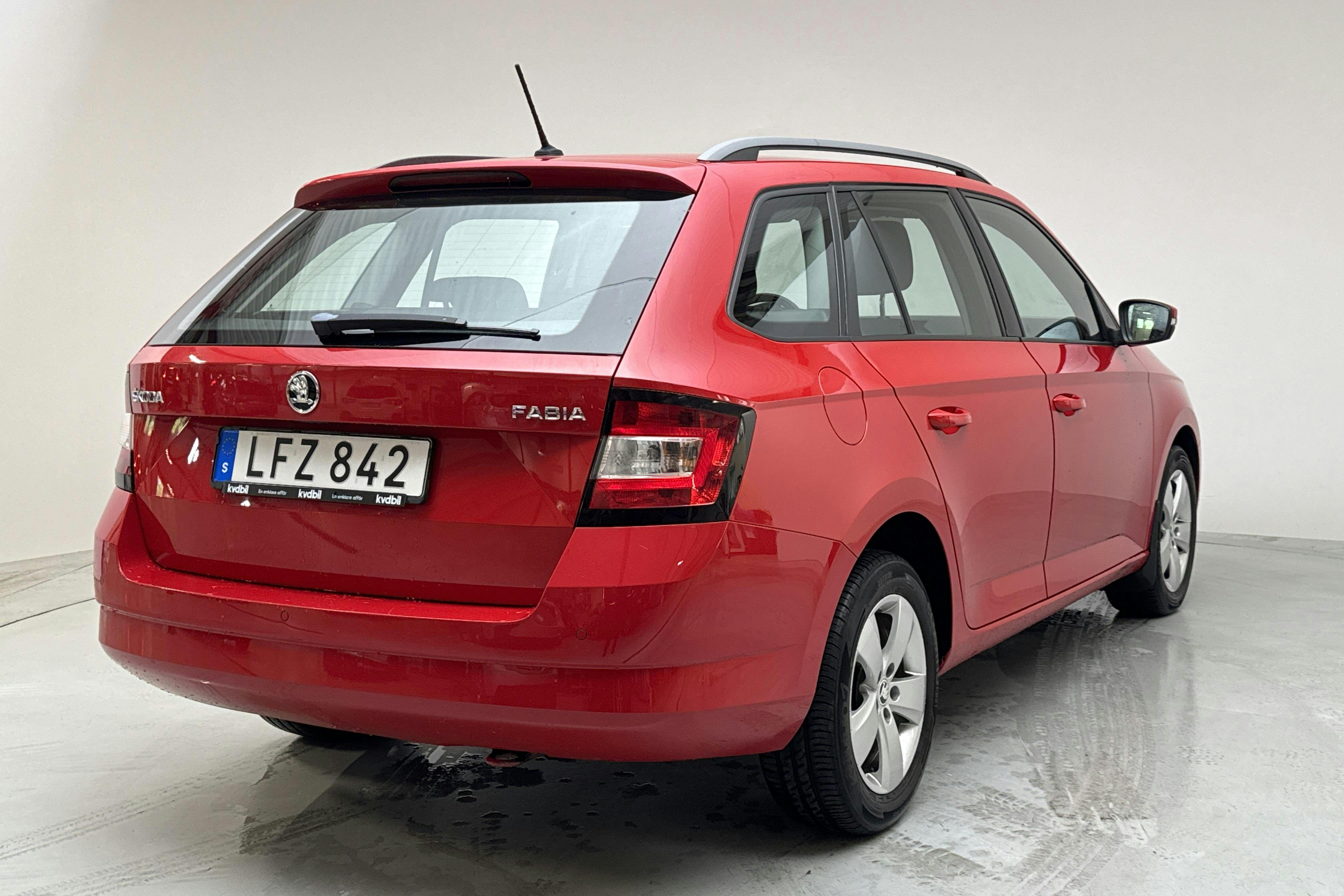Skoda Fabia 1.2 TSI Kombi (90hk) - 6 198 mil - Manuell - röd - 2016