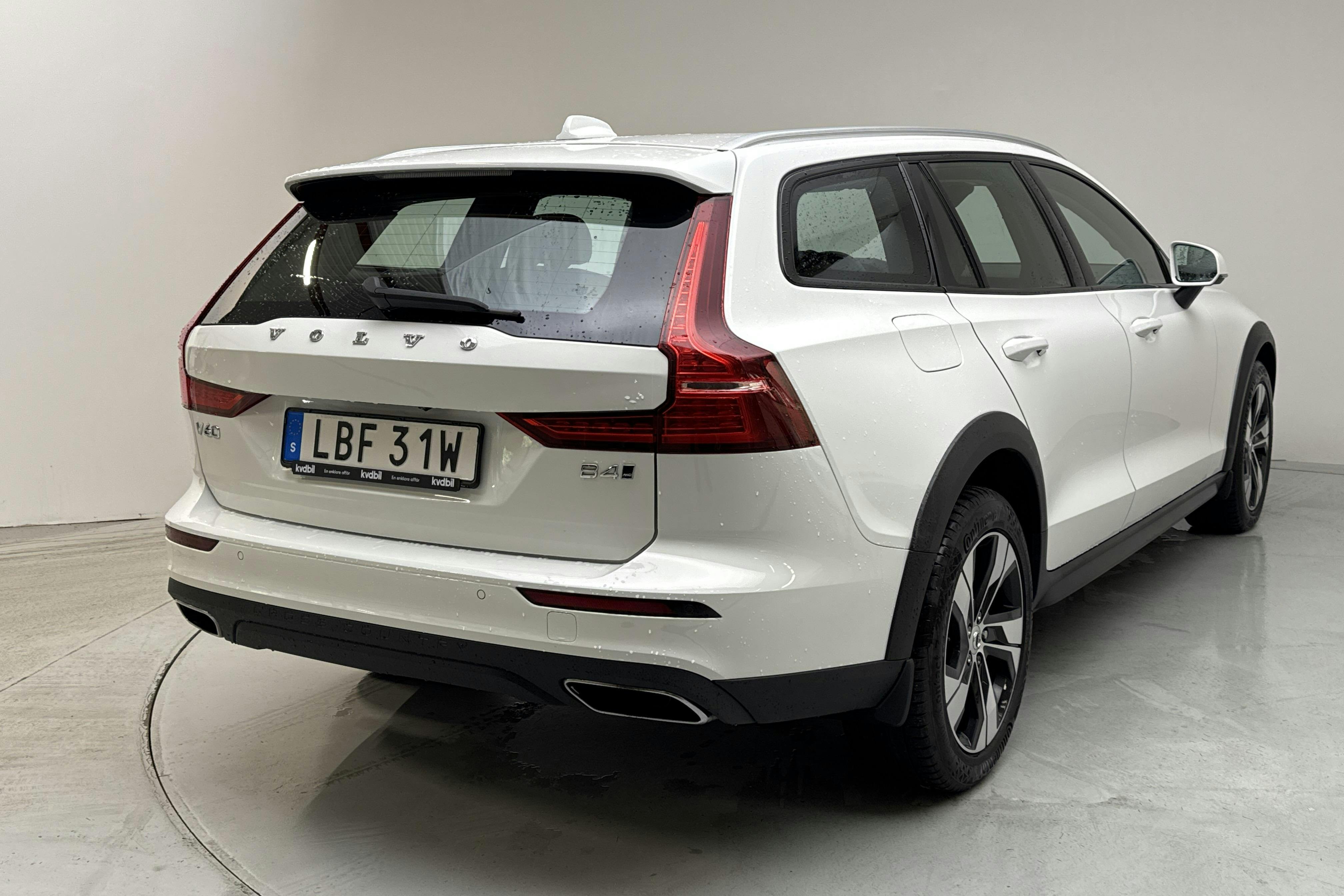 Volvo V60 B4 Cross Country AWD Mildhybrid, Diesel (197hk) - 15 553 mil - Automat - vit - 2022