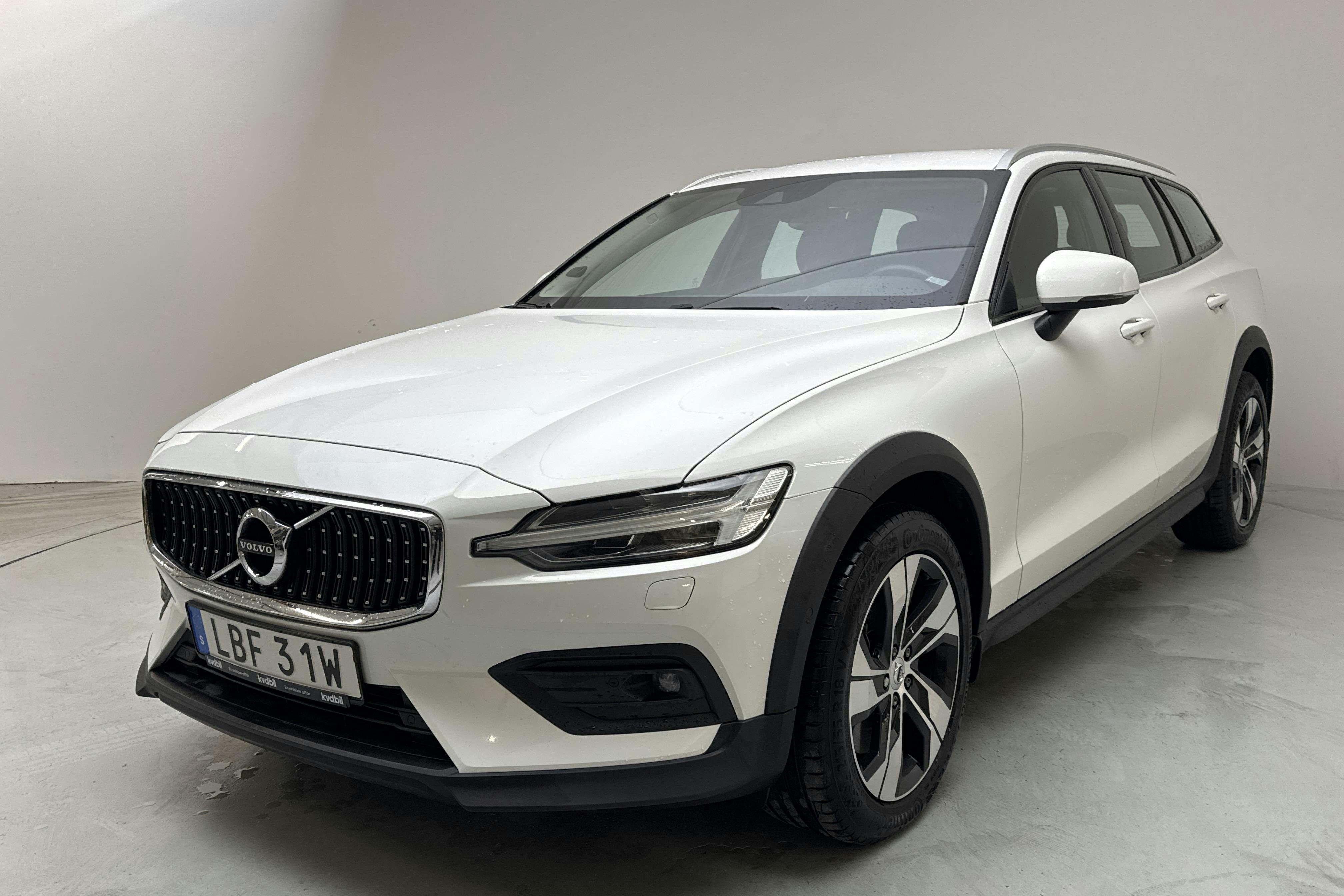 Volvo V60 B4 Cross Country AWD Mildhybrid, Diesel (197hk) - 15 553 mil - Automat - vit - 2022