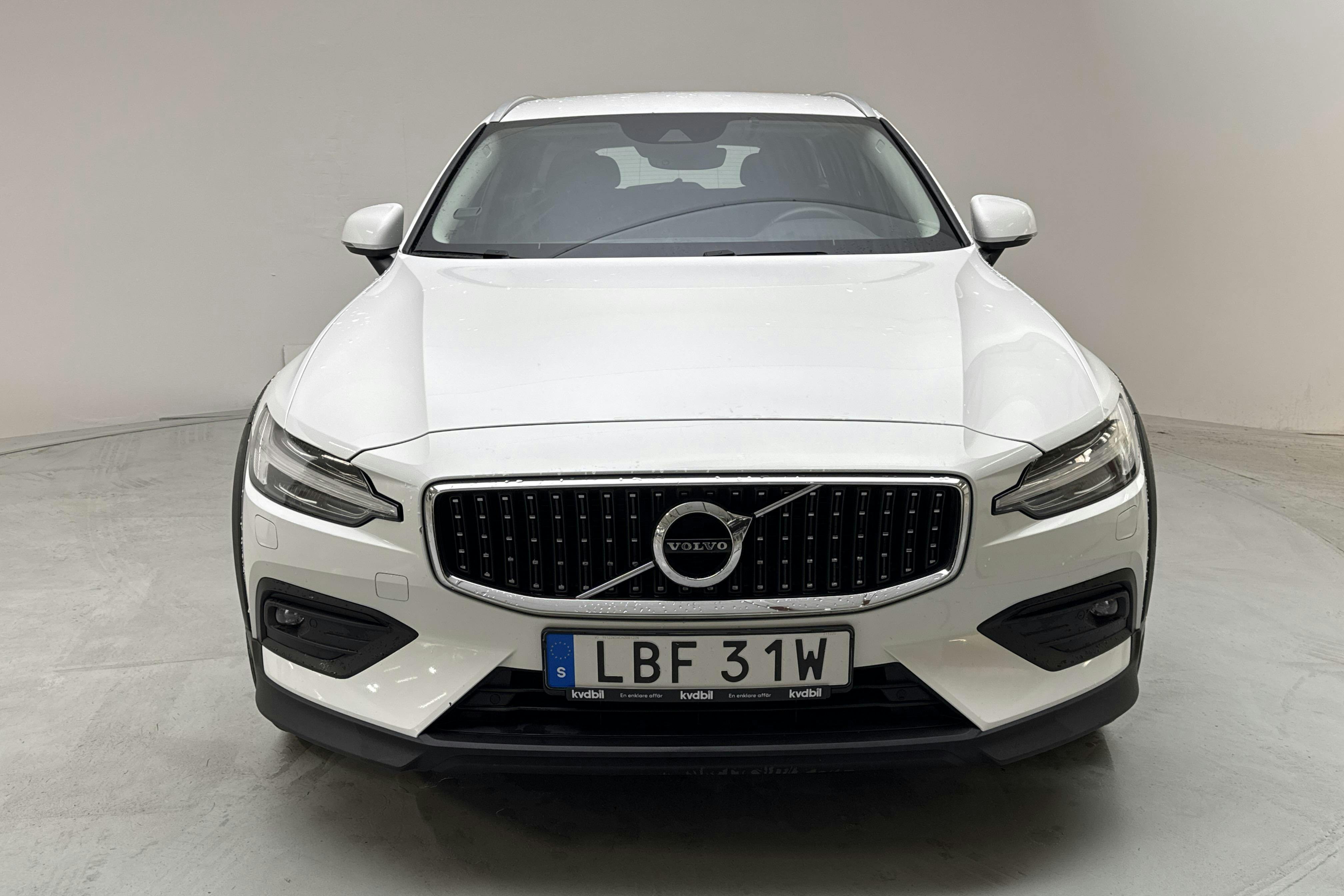 Volvo V60 B4 Cross Country AWD Mildhybrid, Diesel (197hk) - 15 553 mil - Automat - vit - 2022