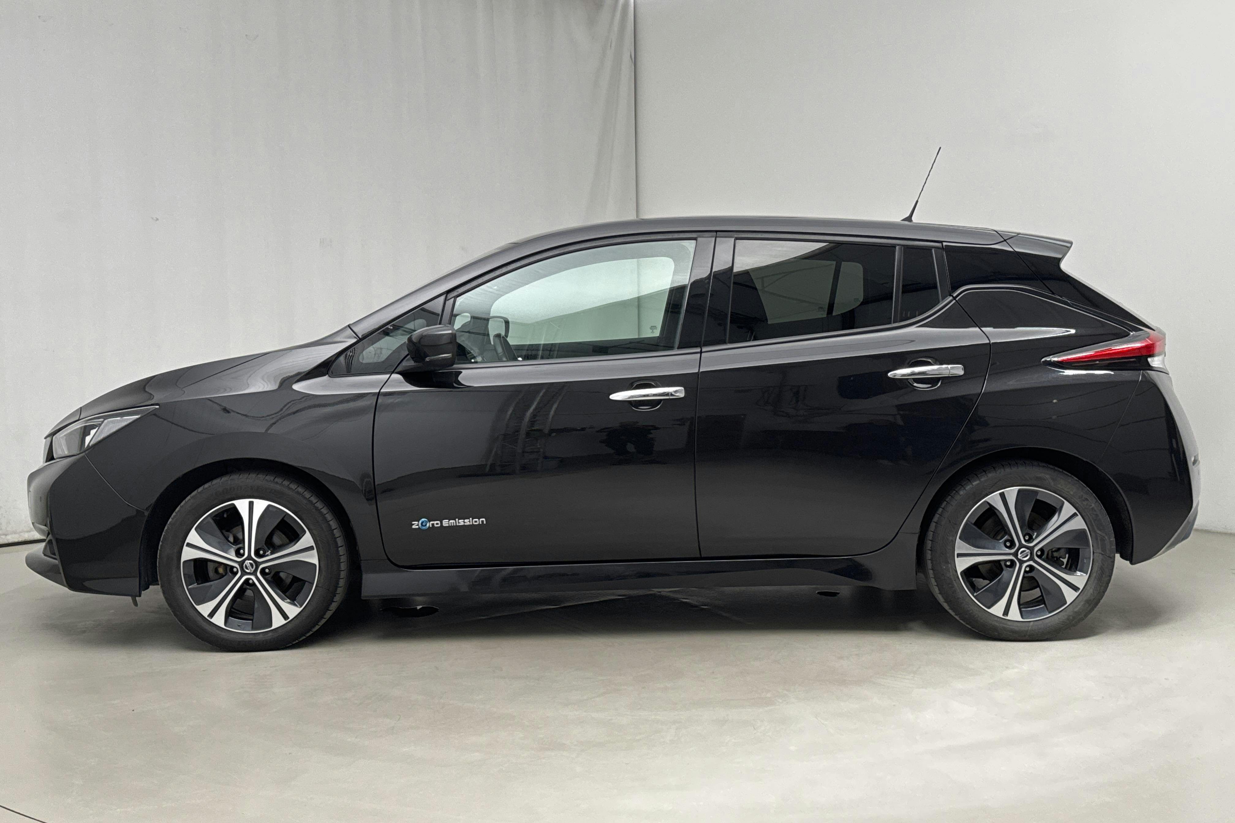 Nissan LEAF 5dr 39 kWh (150hk) - 7 879 mil - Automat - svart - 2020